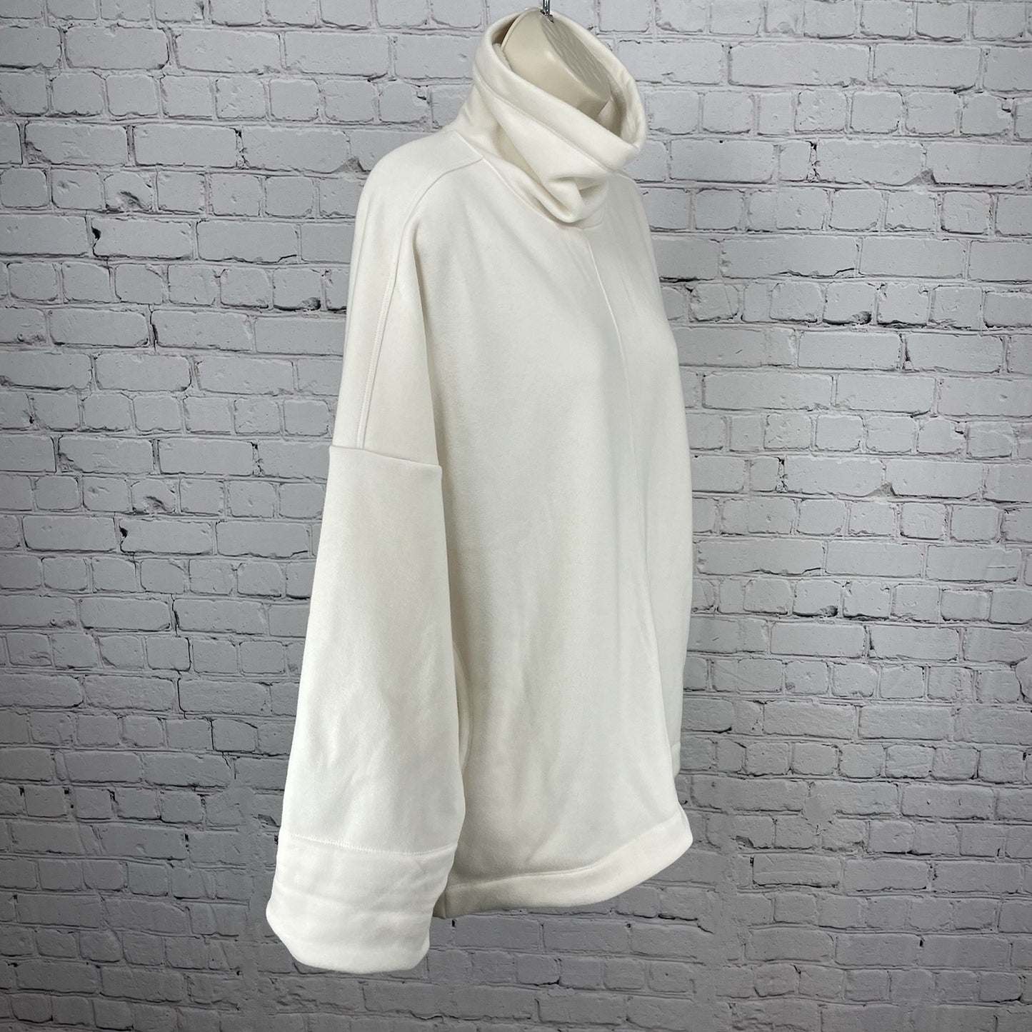 Athleta Ivory Soft Cozy Interior Oversized Turtleneck Sweater Sweatshirt XS