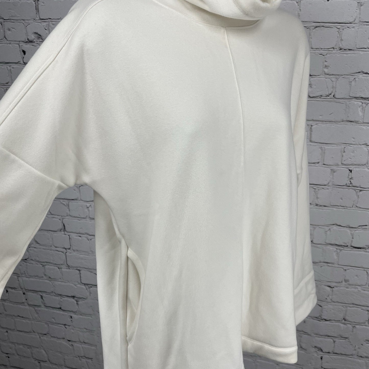 Athleta Ivory Soft Cozy Interior Oversized Turtleneck Sweater Sweatshirt XS