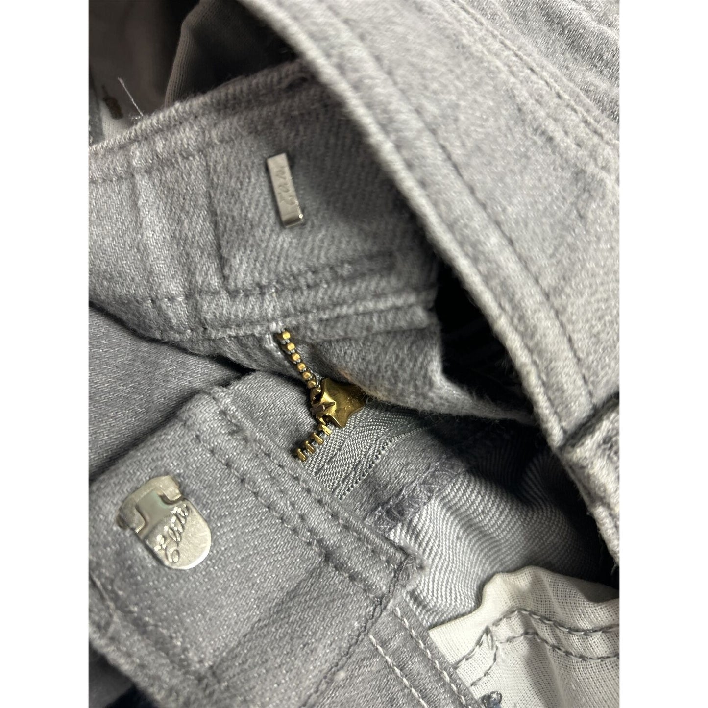 VTG Wrangler Solid Light Wash Gray Denim Cotton Blend Jeans Mens (32 x 32)
