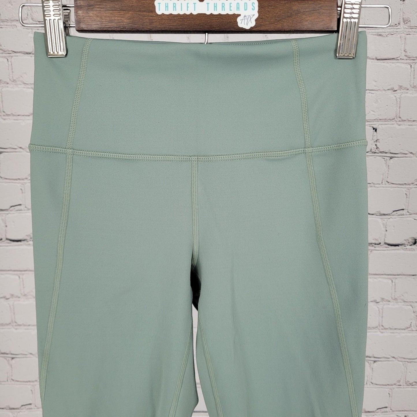 Athleta Green Mesh Vented Mid Rise Crop Yoga Pants Tights Activewear Size XS