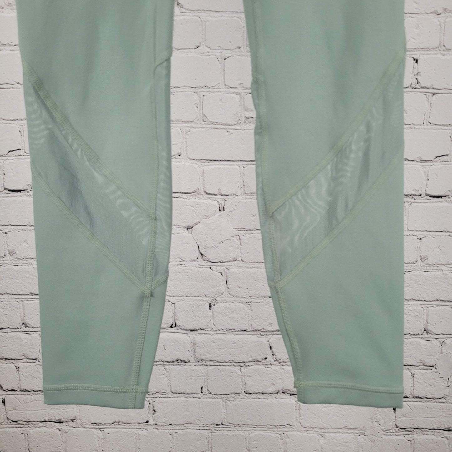 Athleta Green Mesh Vented Mid Rise Crop Yoga Pants Tights Activewear Size XS