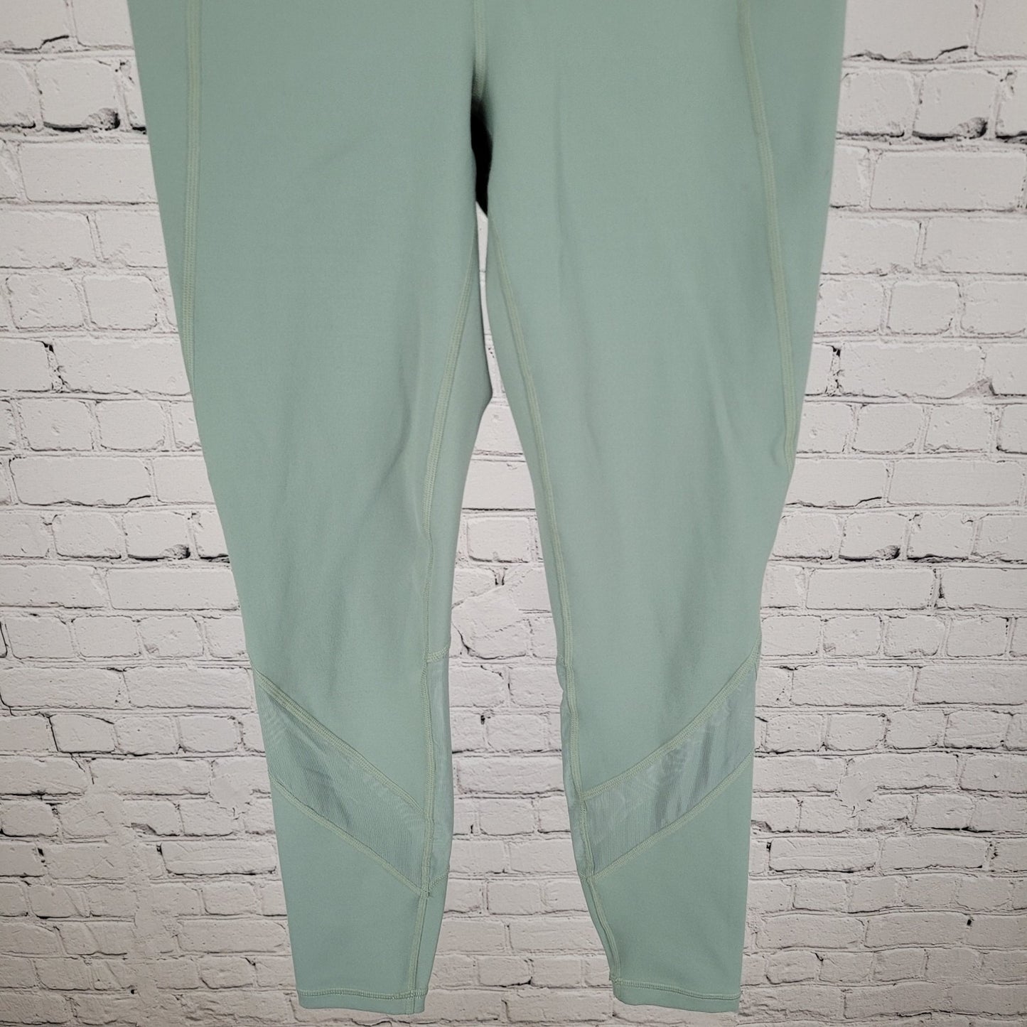 Athleta Green Mesh Vented Mid Rise Crop Yoga Pants Tights Activewear Size XS