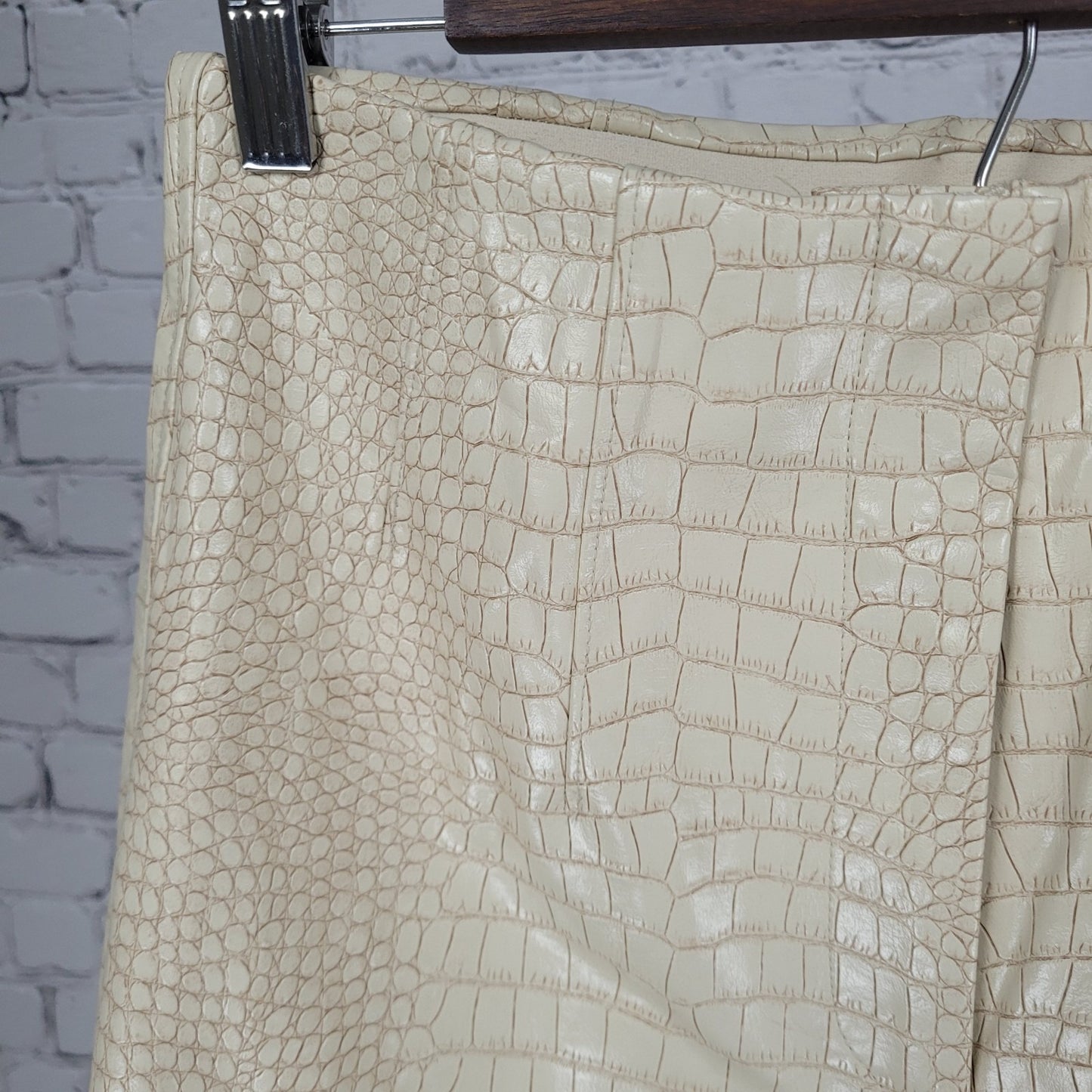 Josh V Ivory Cocoon White Marina Faux Leather Ankle Pants Size Medium M (28x26)