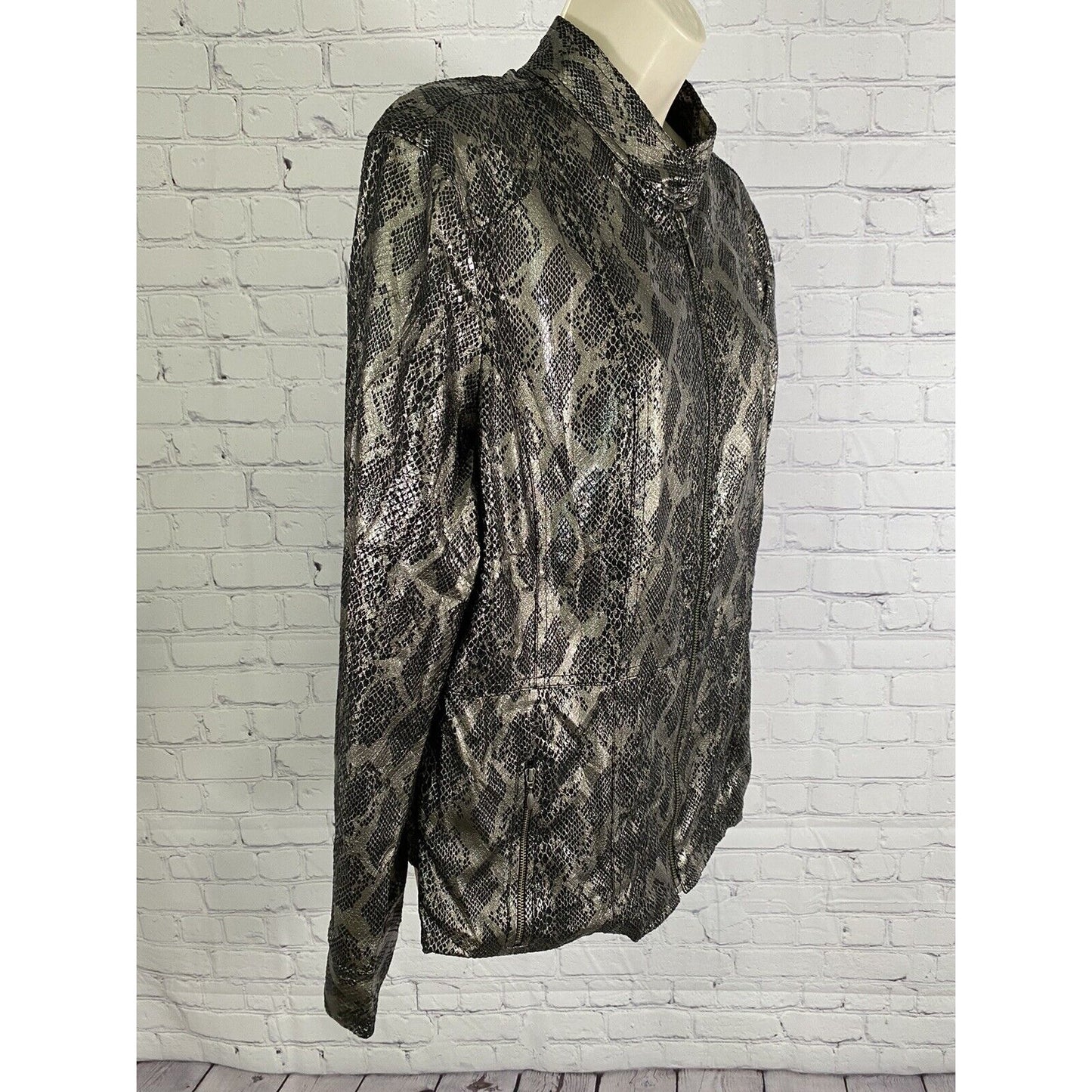 Chico’s Black Silver Full Zip Shiny Snake Print Long Sleeve Lined Jacket Size L