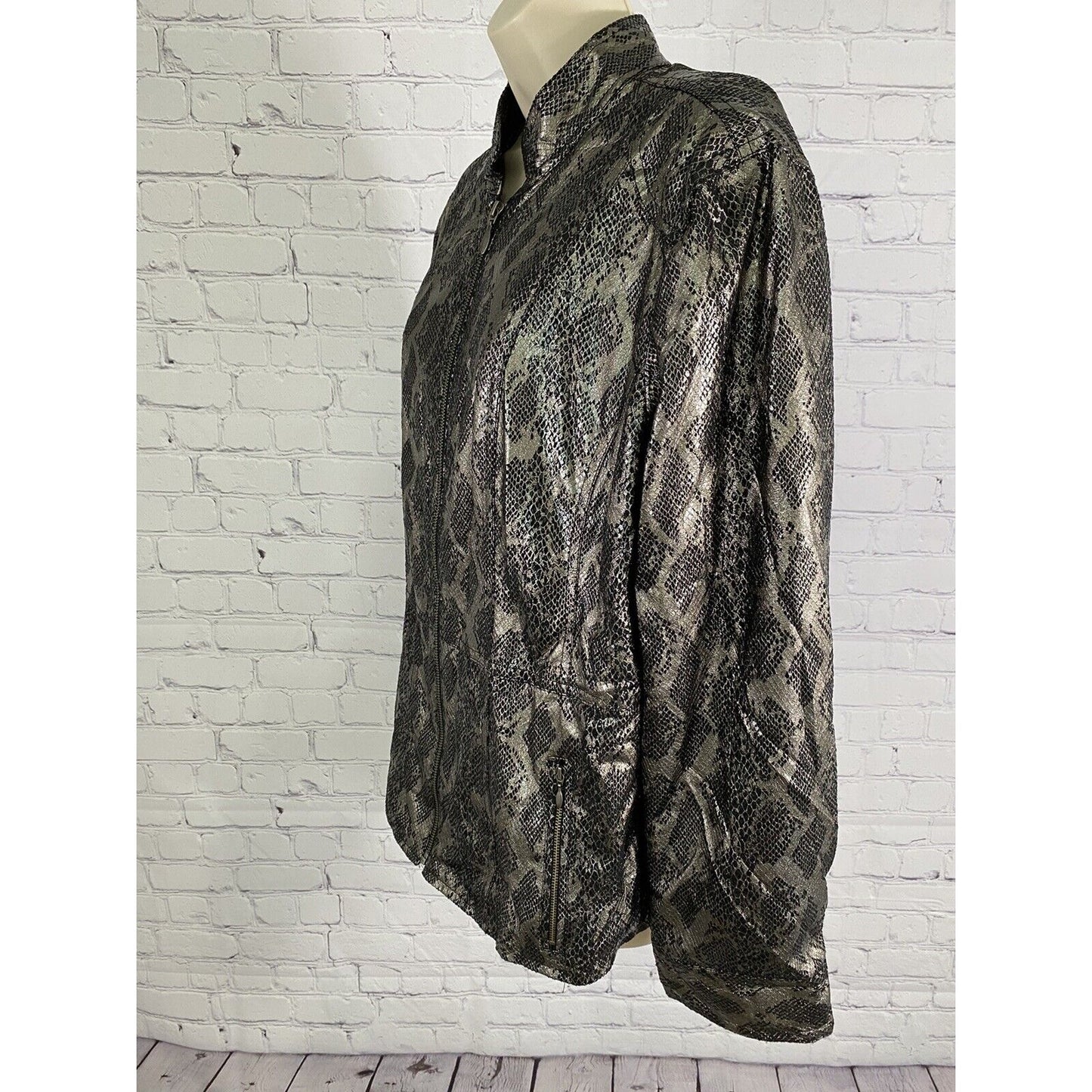 Chico’s Black Silver Full Zip Shiny Snake Print Long Sleeve Lined Jacket Size L