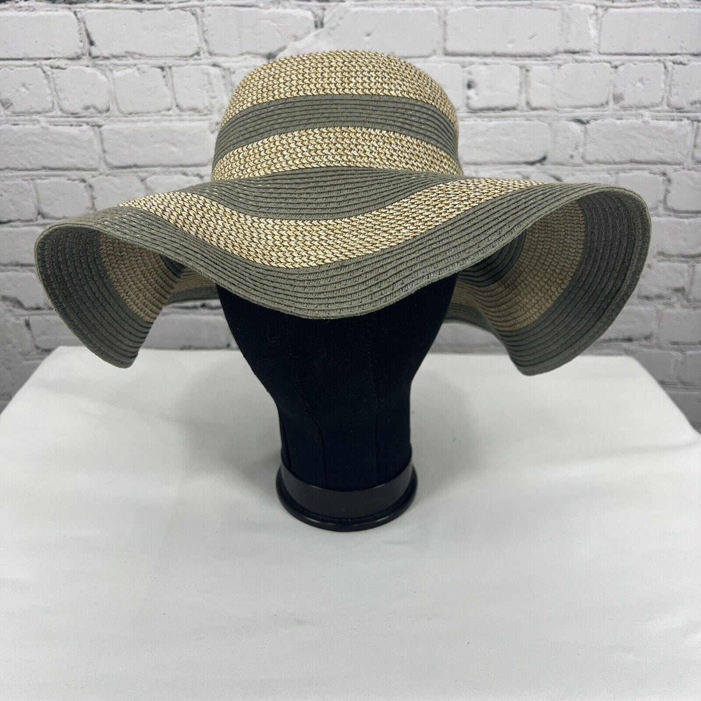 World Market Green Tan 100% Paper Wide Brim Striped Floppy Beach Sun Hat O/S