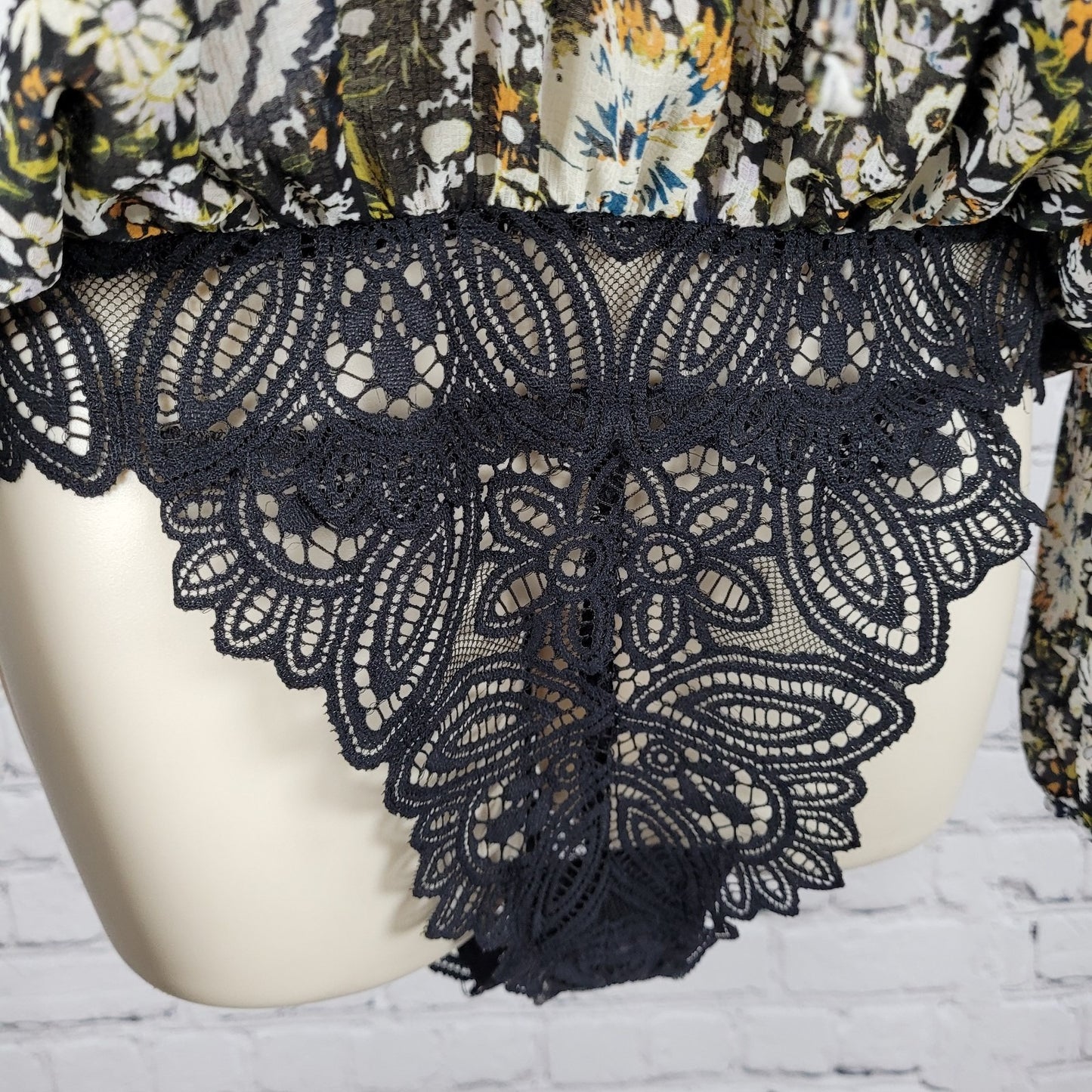 Intimately Free People Floral Chiffon Boho Ruffle Blouse Bodysuit Size Medium M