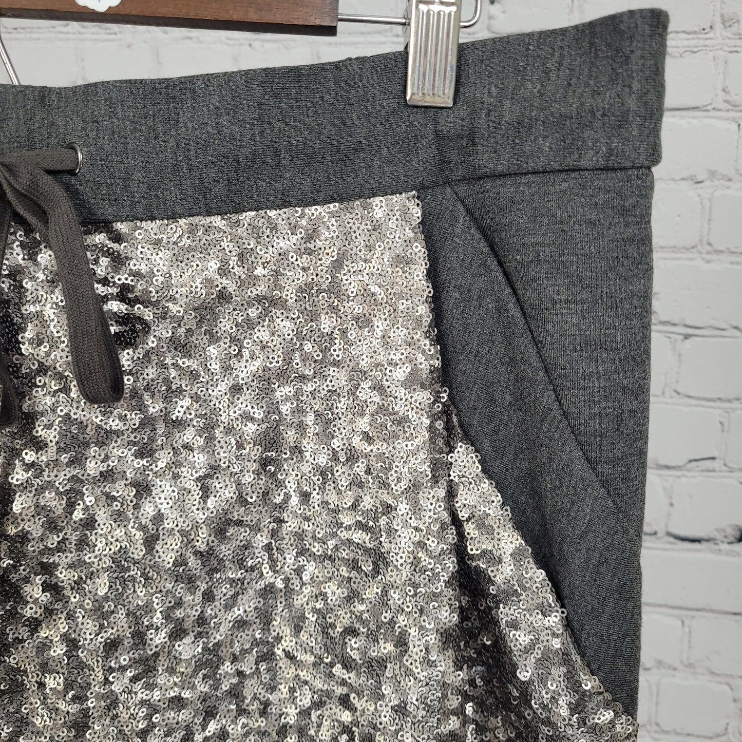 NWD Ann Taylor Grey Metallic Sequin Drawstring Mini Skirt Size Large L (36x18.5)
