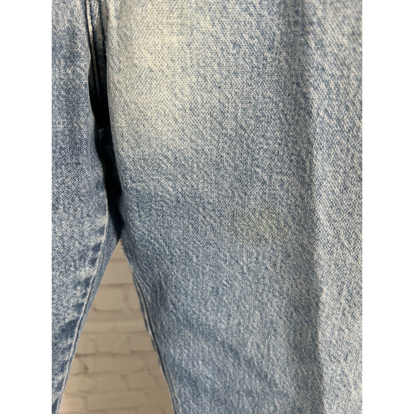 Wrangler Light Wash Blue Denim Distressed Frayed Men’s Mid Rise Jeans (34 x 29)