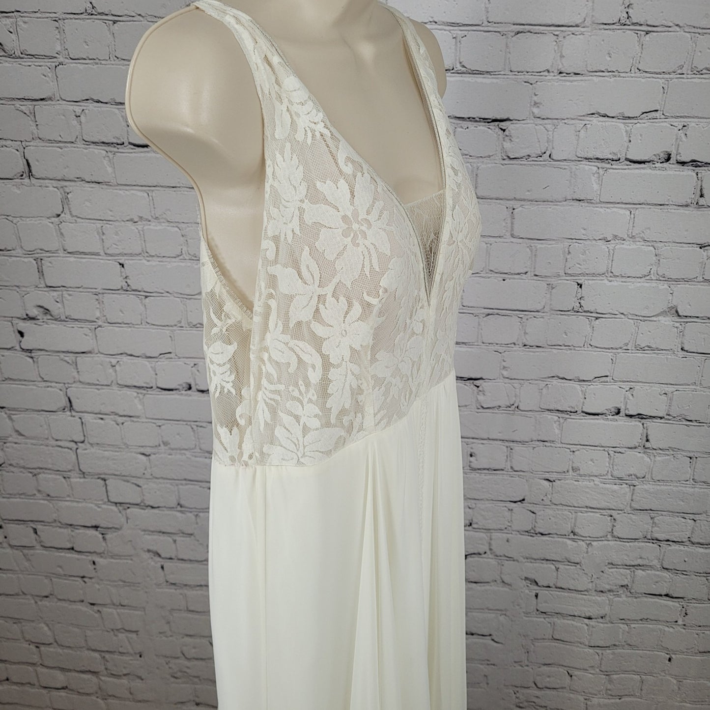 Rembo Styling Ivory Feminine Lace V-Neck Backless Wedding Dress Europe US XL