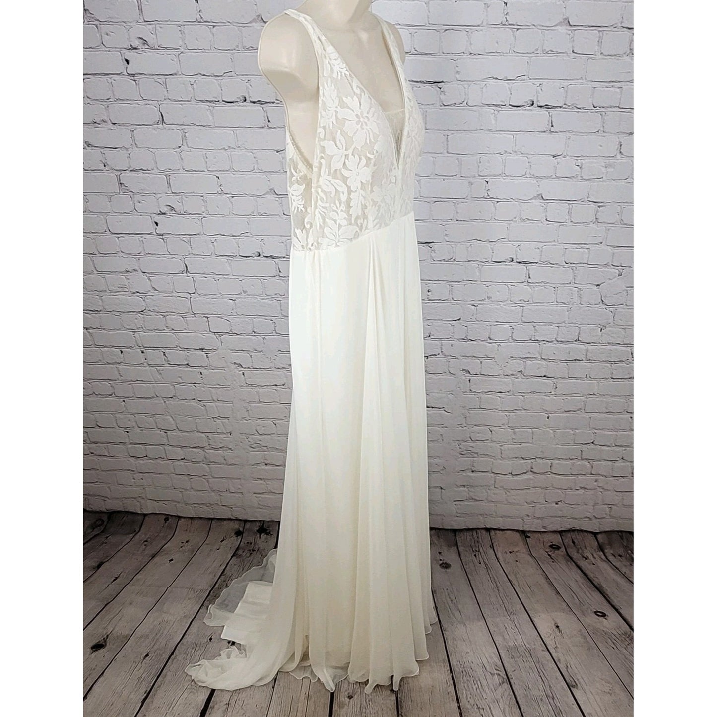 Rembo Styling Ivory Feminine Lace V-Neck Backless Wedding Dress Europe US XL