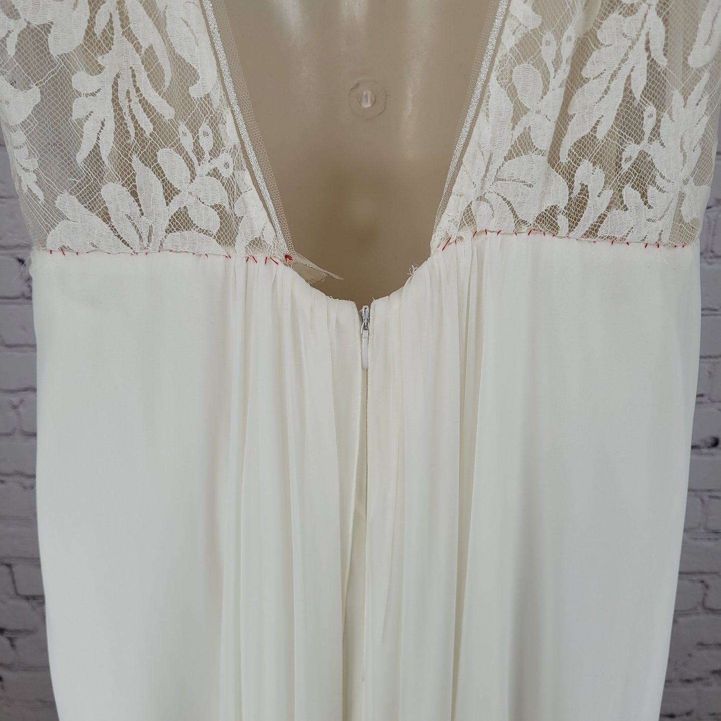 Rembo Styling Ivory Feminine Lace V-Neck Backless Wedding Dress Europe US XL