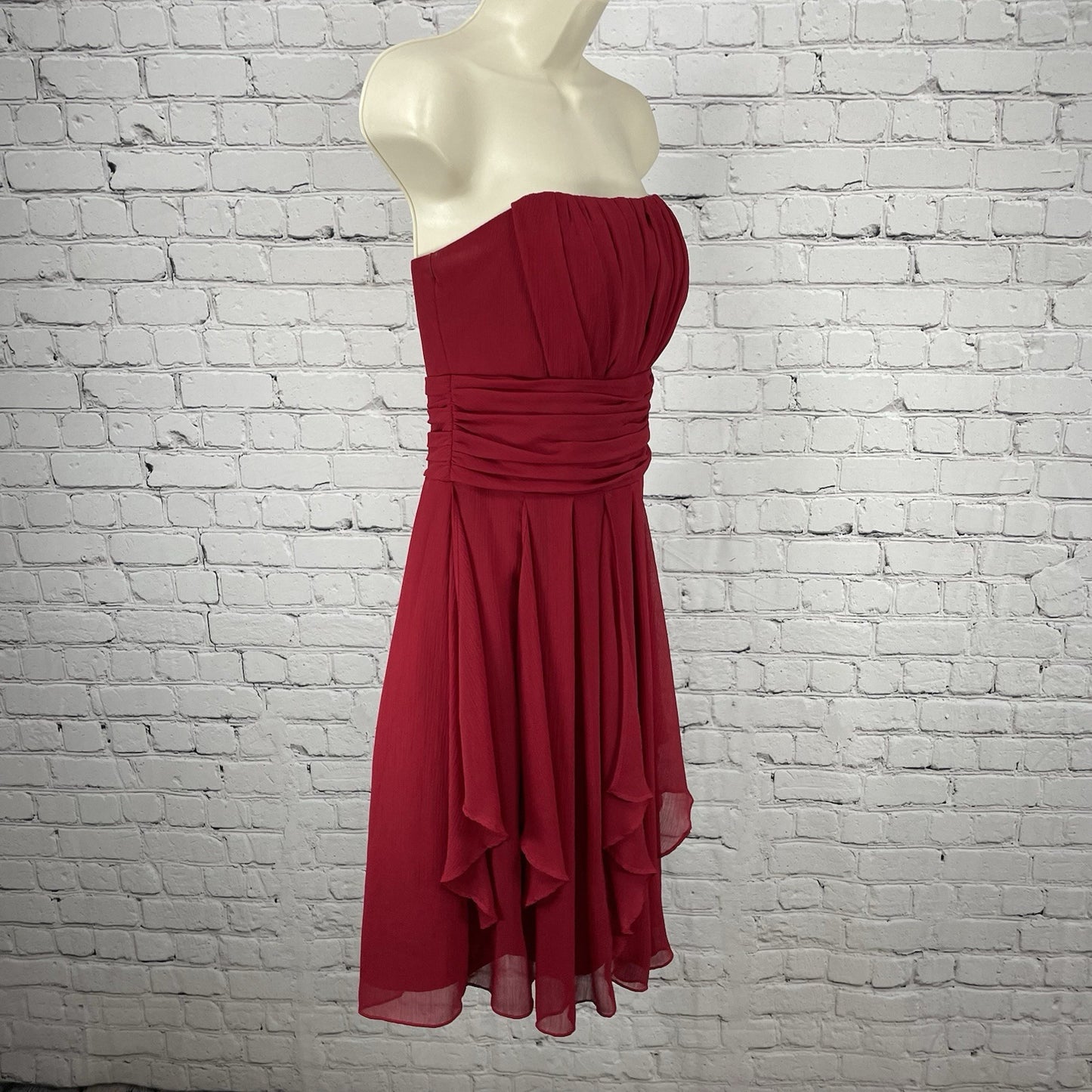 David’s Bridal Red Pleated Empire Waist Strapless Prom Zipped Short Dress Size 2