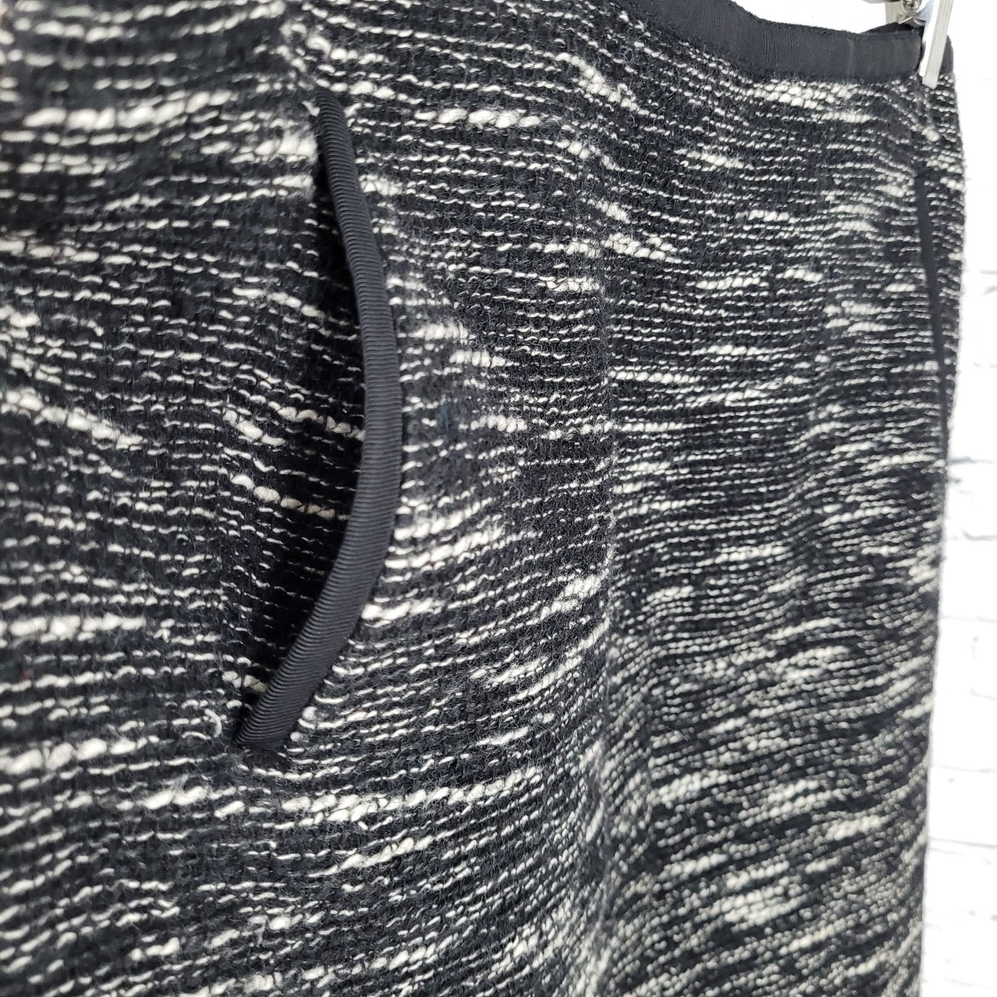 Talbots Black & White Wool Blend Pockets Lined Straight Skirt Size 8P (30x18.5)