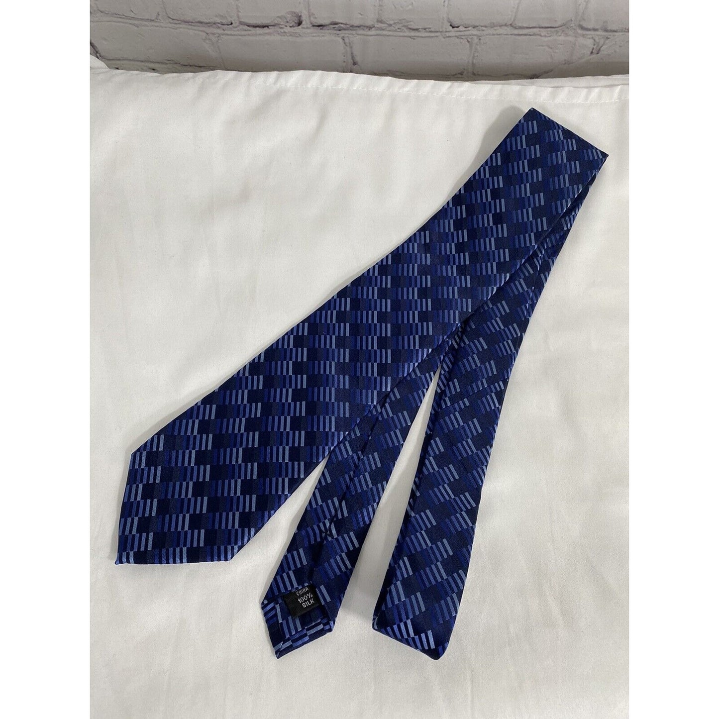 NWT Calvin Klein Multicolored Blue Mini Striped 100% Silk Neck Tie (60 x 3)