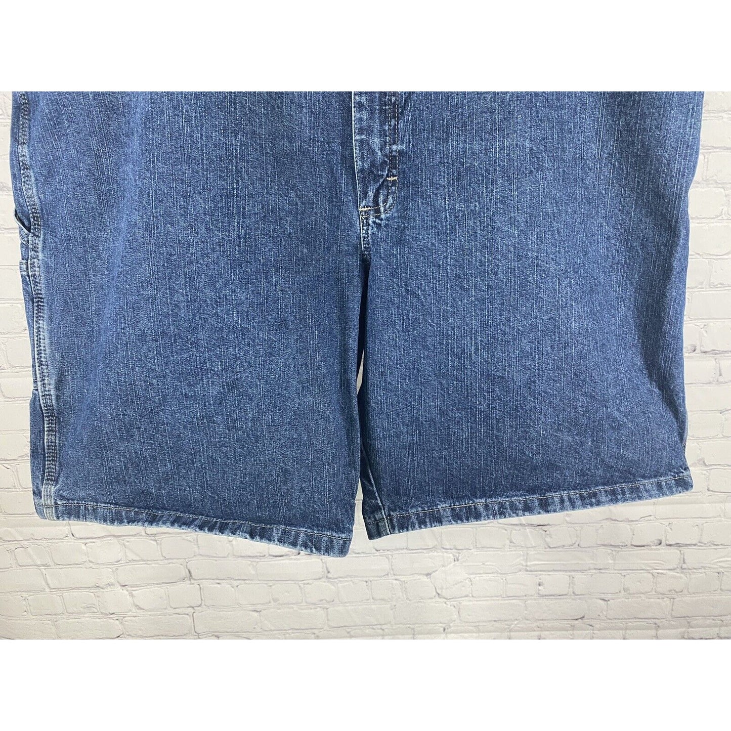 Wrangler Medium Wash High Rise Blue Jean Denim Carpenter Shorts Men’s (46 x 10)