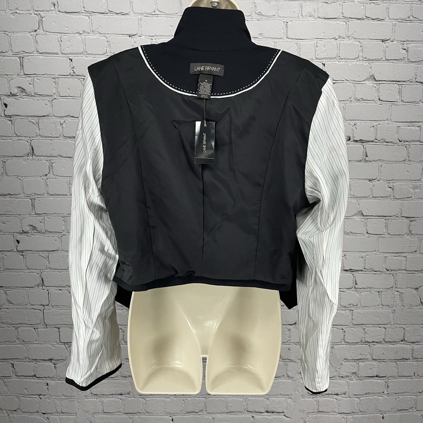 NWT Lane Bryant Black Cropped Open Peak Blazer Lined Stretch Padded Size 18