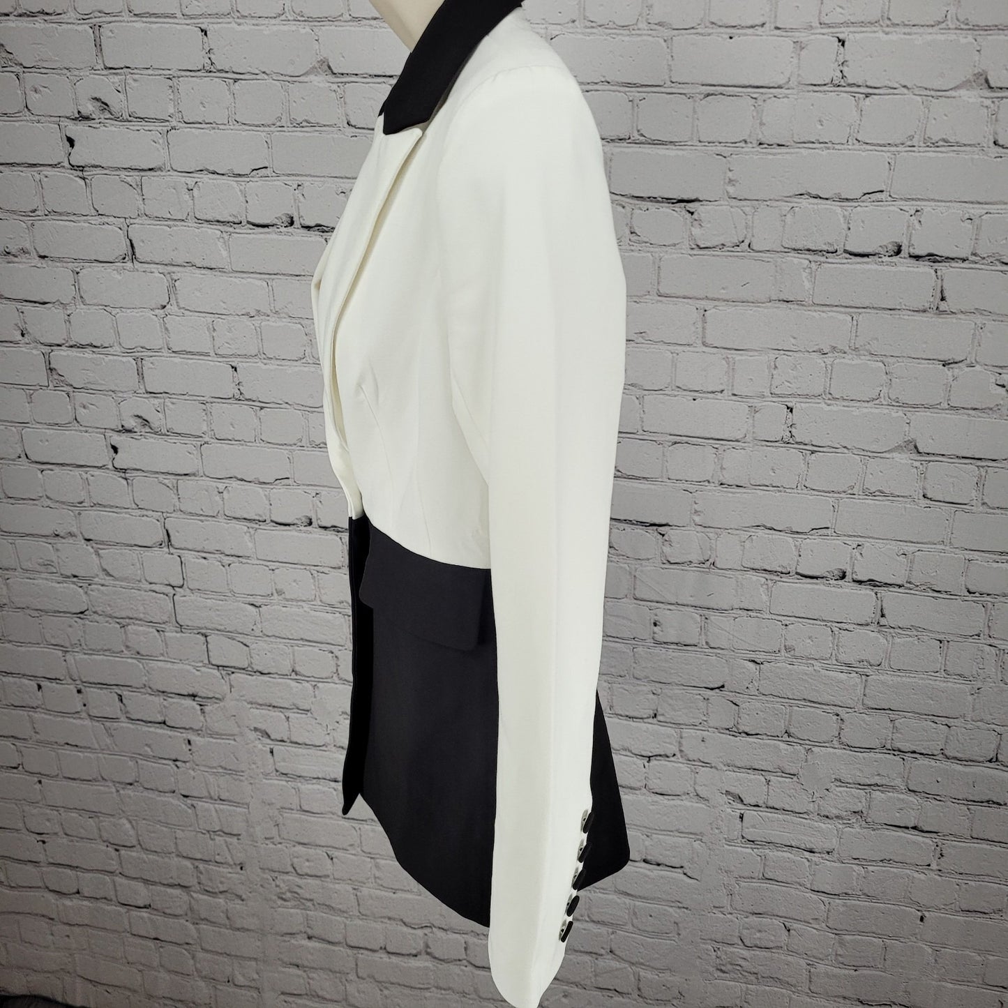NWT Bebe Black & White Woven Twill Colorblock Notch Stretch Jacket Blazer Size 2