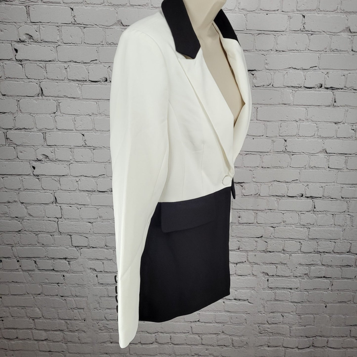 NWT Bebe Black & White Woven Twill Colorblock Notch Stretch Jacket Blazer Size 2