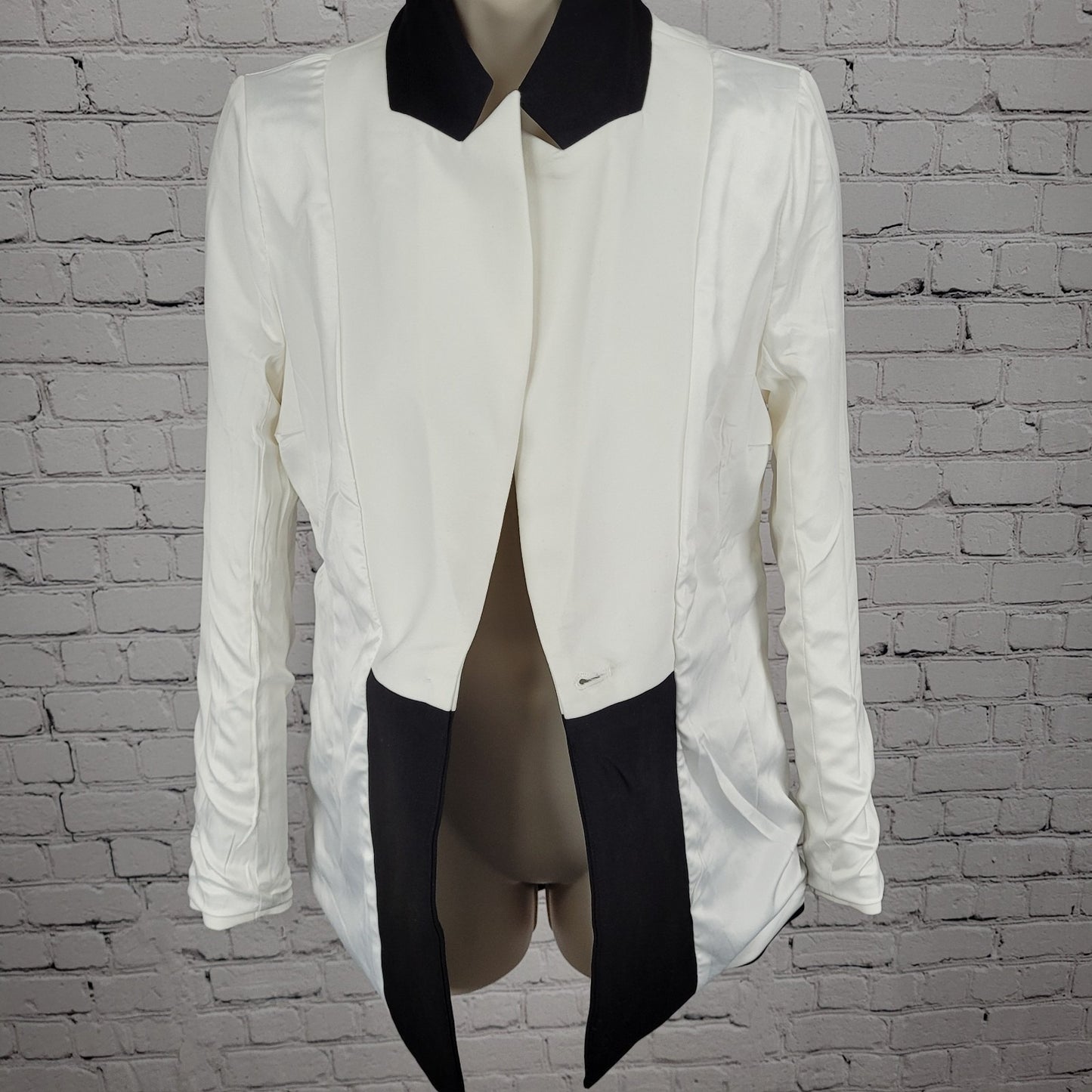 NWT Bebe Black & White Woven Twill Colorblock Notch Stretch Jacket Blazer Size 2