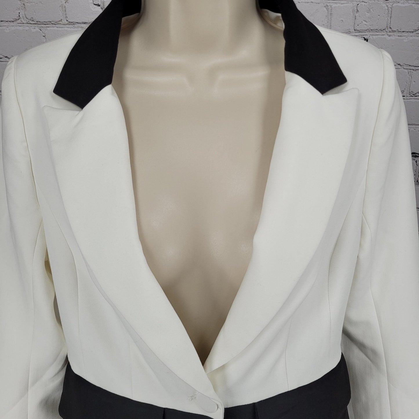 NWT Bebe Black & White Woven Twill Colorblock Notch Stretch Jacket Blazer Size 2