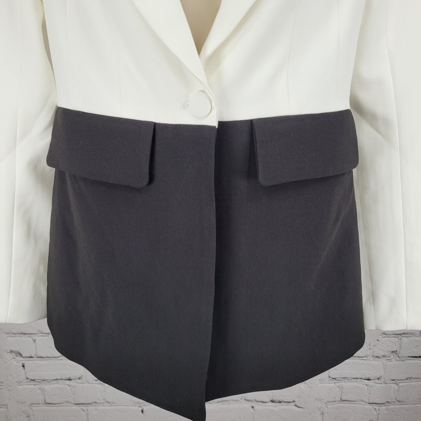 NWT Bebe Black & White Woven Twill Colorblock Notch Stretch Jacket Blazer Size 2