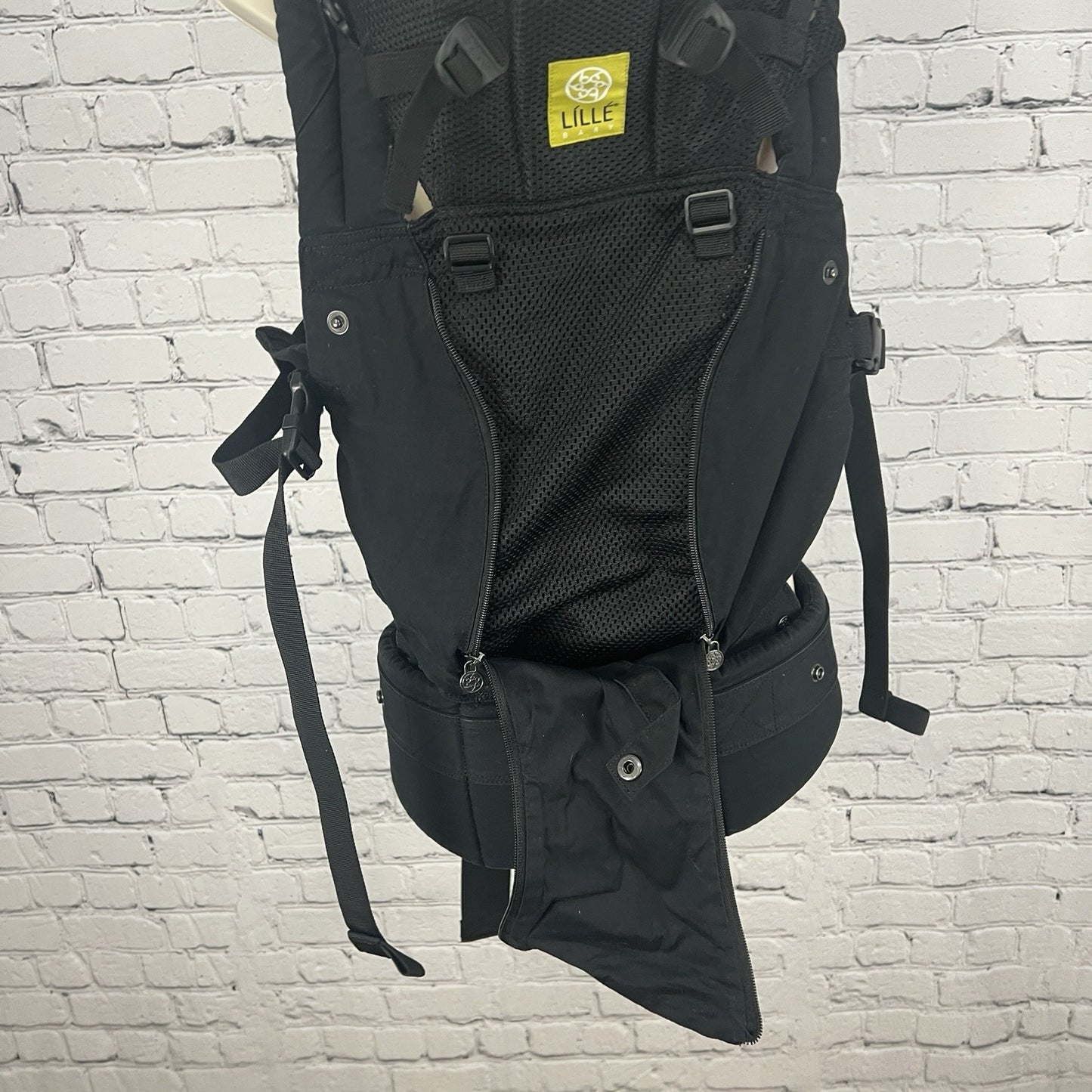 Lille Baby Black Complete All Seasons 6-in-1 Positions Carrier Newborn Infant