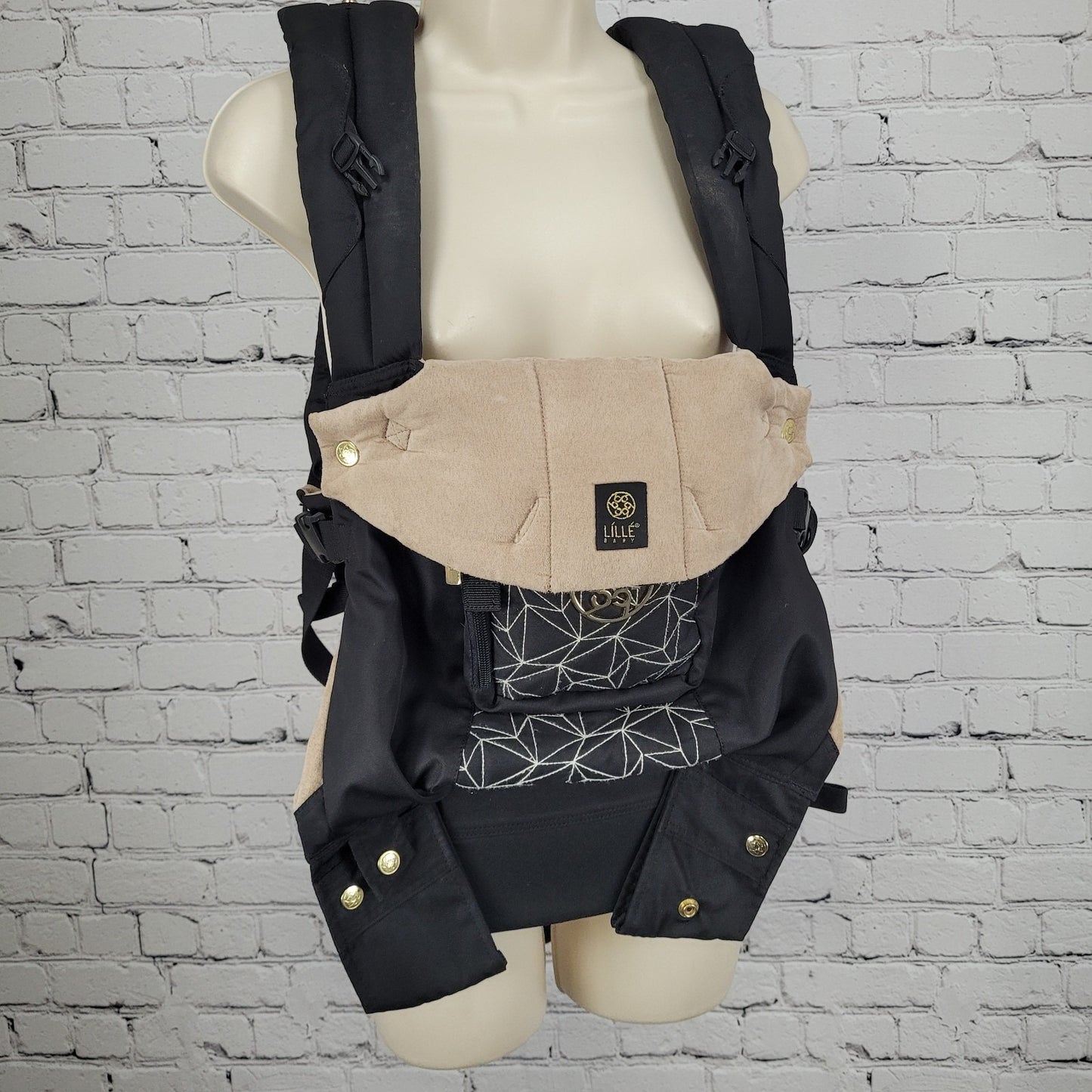 Lille Baby Black Complete All Seasons 6-in-1 Positions Carrier Newborn Infant