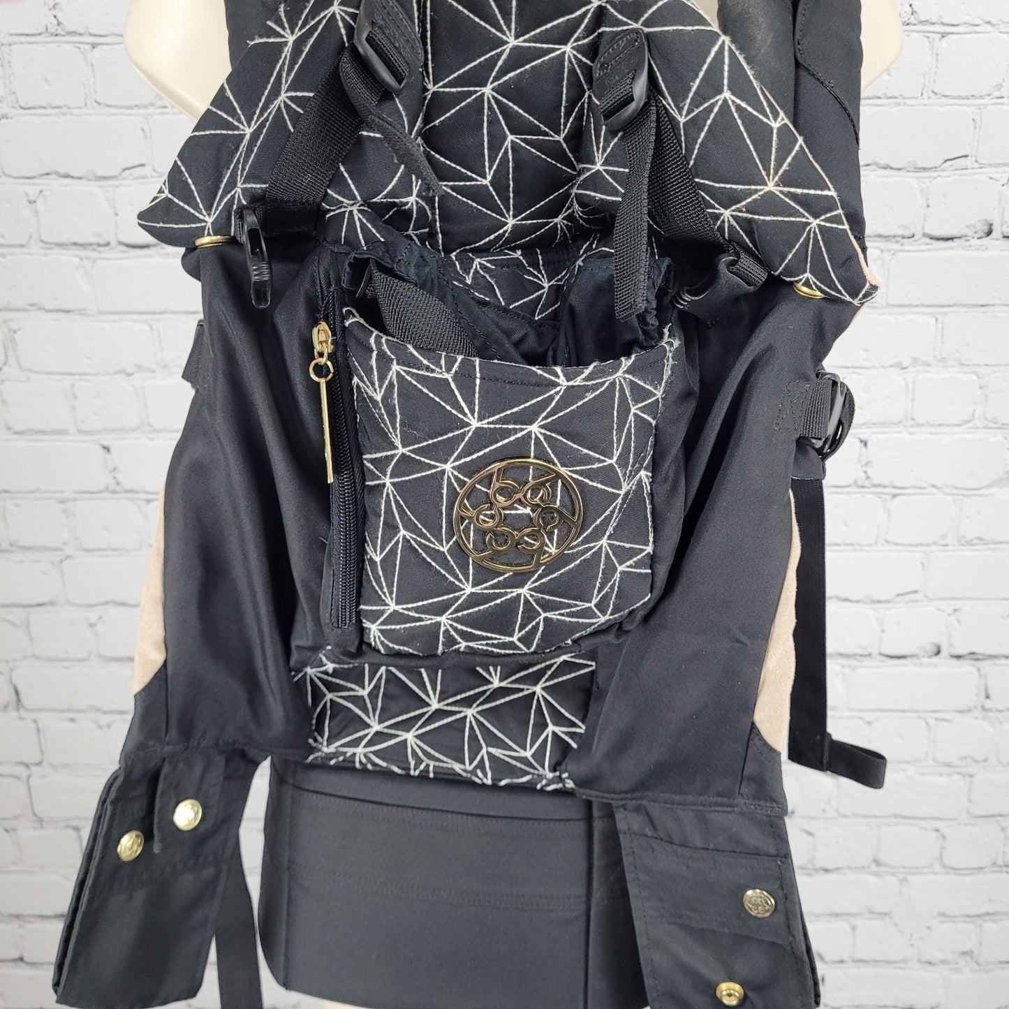 Lille Baby Black Complete All Seasons 6-in-1 Positions Carrier Newborn Infant