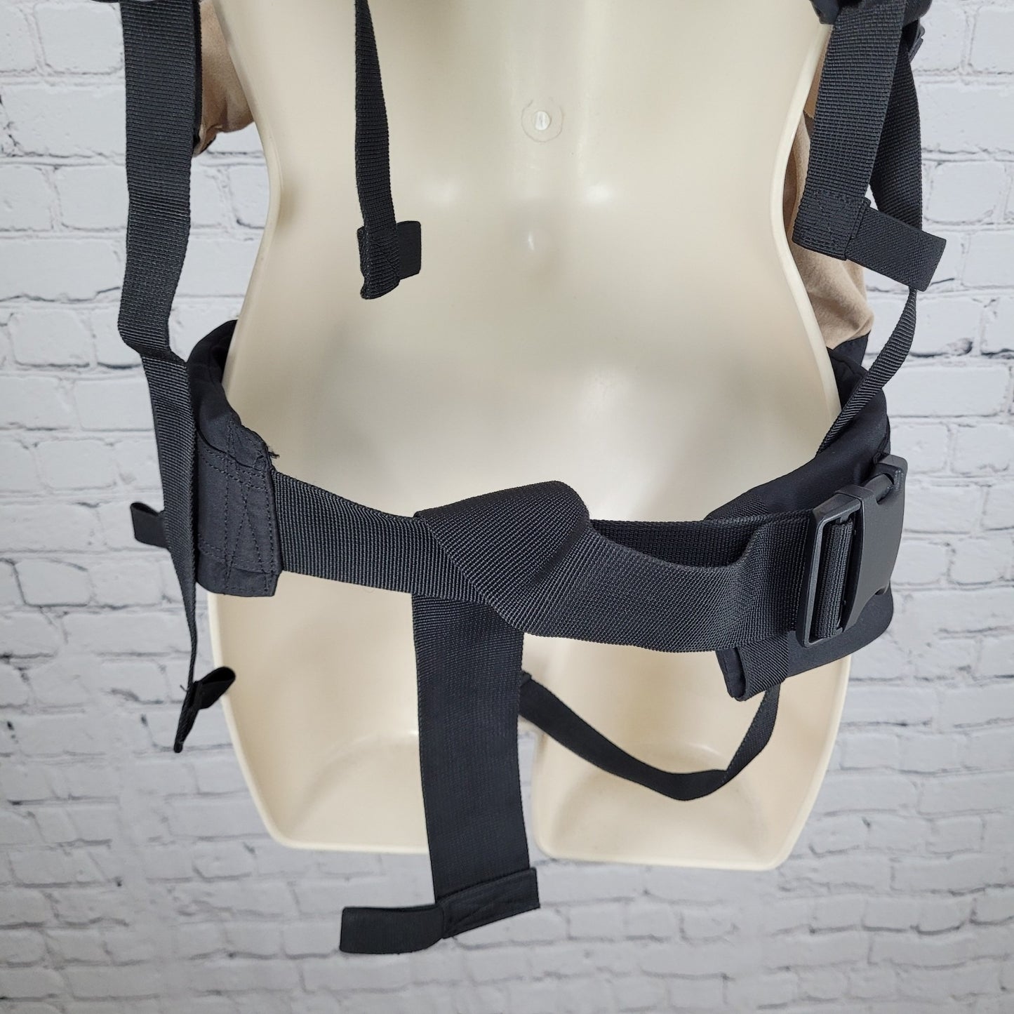 Lille Baby Black Complete All Seasons 6-in-1 Positions Carrier Newborn Infant