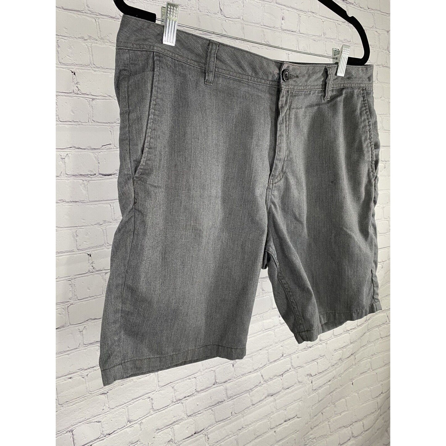 Katin American’s Surf Co Men’s Gray Bermuda Shorts Pockets Belt Loops Size 34