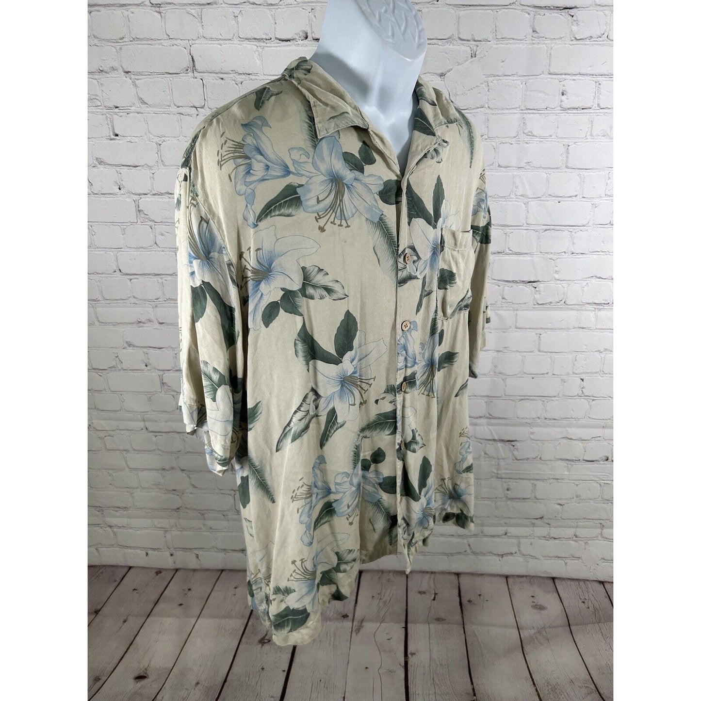 Bermuda Bay 100% Silk Hawaiian Tropical Button Front Shirt Short Sleeves Mens L