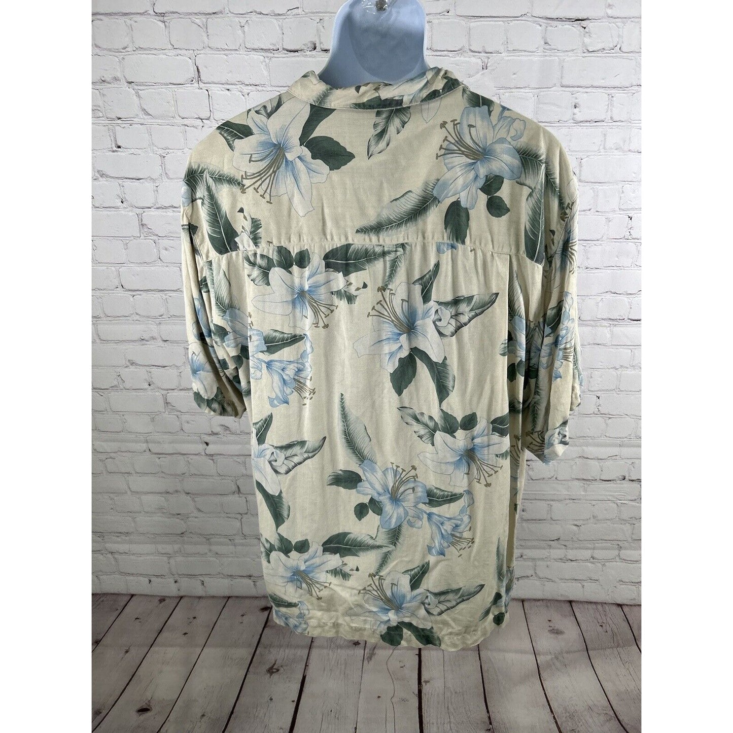 Bermuda Bay 100% Silk Hawaiian Tropical Button Front Shirt Short Sleeves Mens L