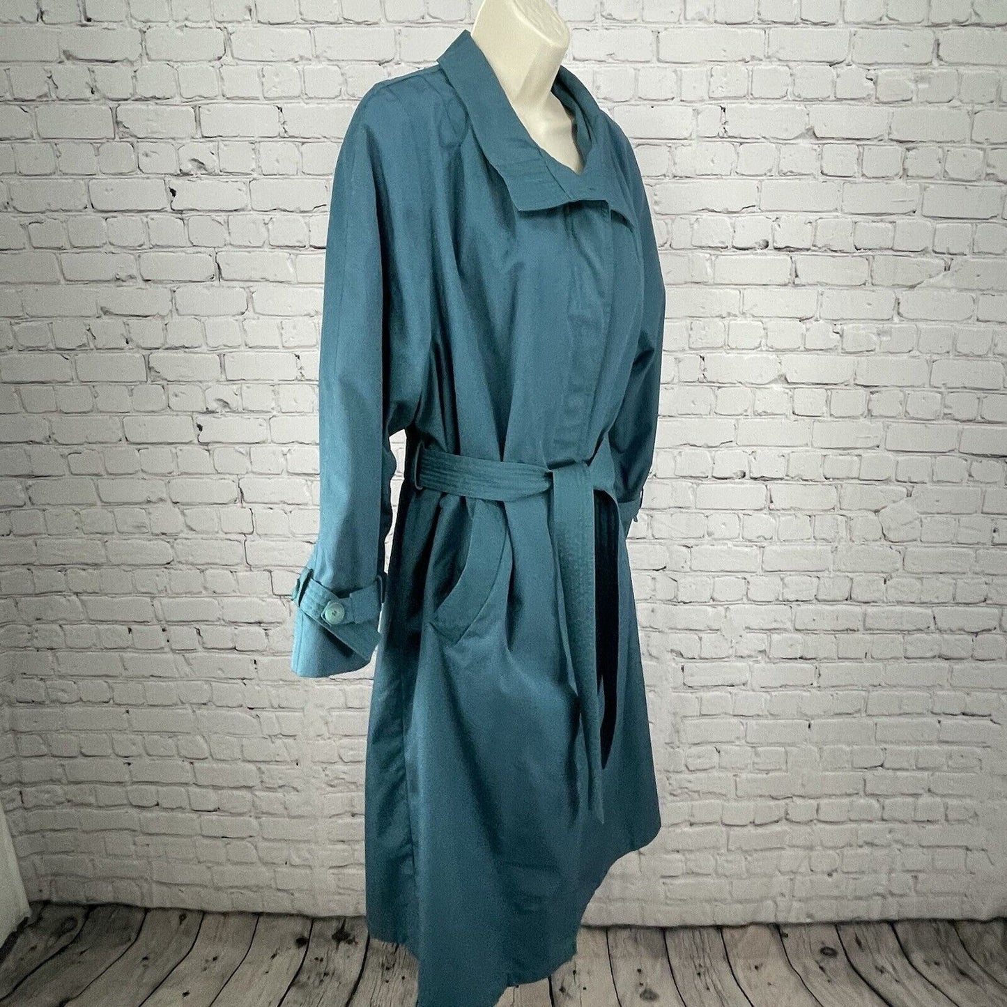 VTG Bryant Park Teal Blue Long Overcoat Lined Belted Insulated Pockets Poland XL