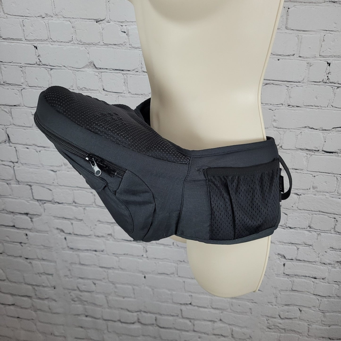 CozyOne Black Hip Seat Baby Carrier Pockets Hook & Loop Closure Adjustable