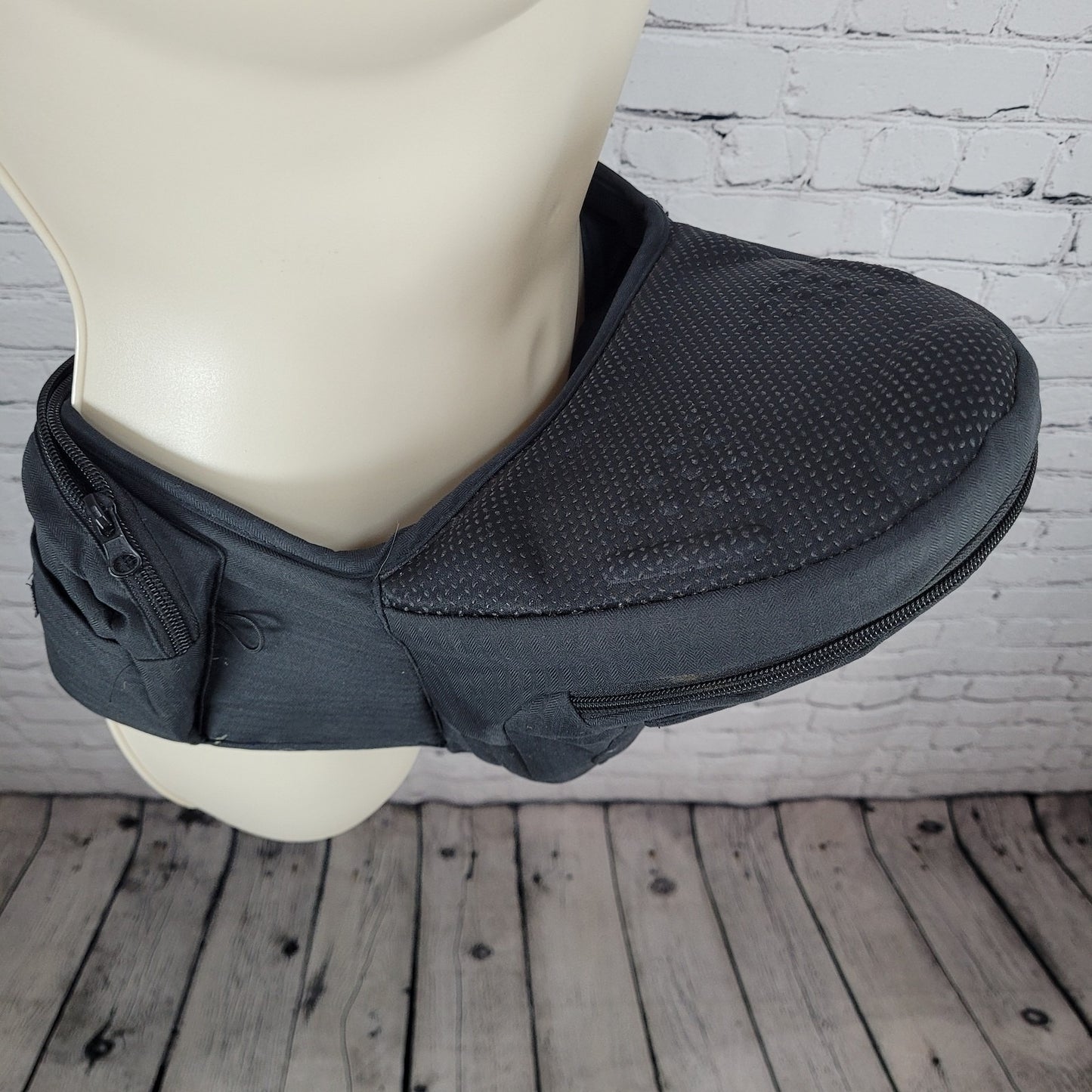 CozyOne Black Hip Seat Baby Carrier Pockets Hook & Loop Closure Adjustable
