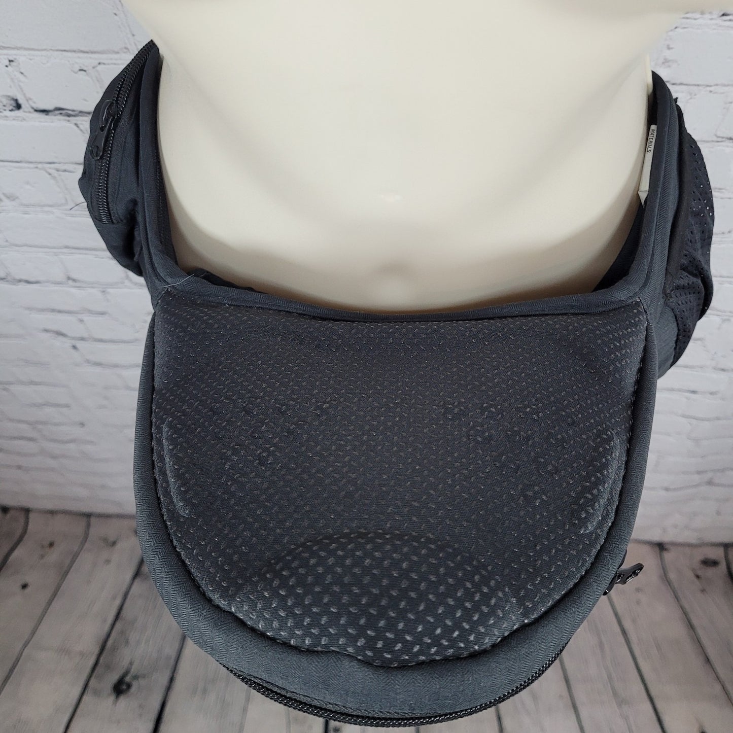 CozyOne Black Hip Seat Baby Carrier Pockets Hook & Loop Closure Adjustable