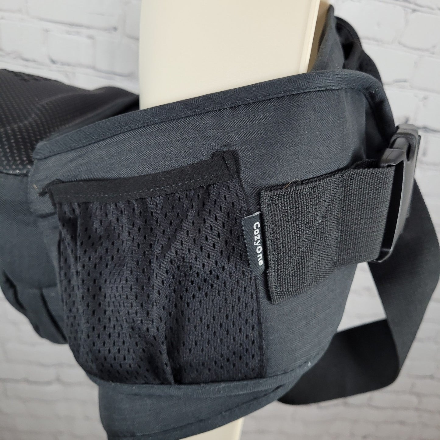 CozyOne Black Hip Seat Baby Carrier Pockets Hook & Loop Closure Adjustable