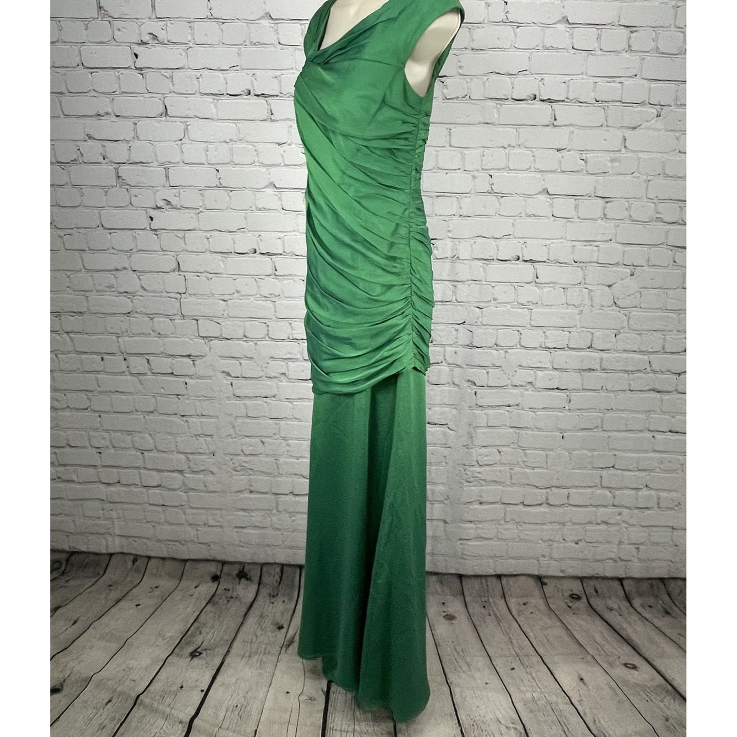 Carmen Marco Valvo Green Silk Ruched Sleeveless Maxi Gown Dress Zipped Size 2
