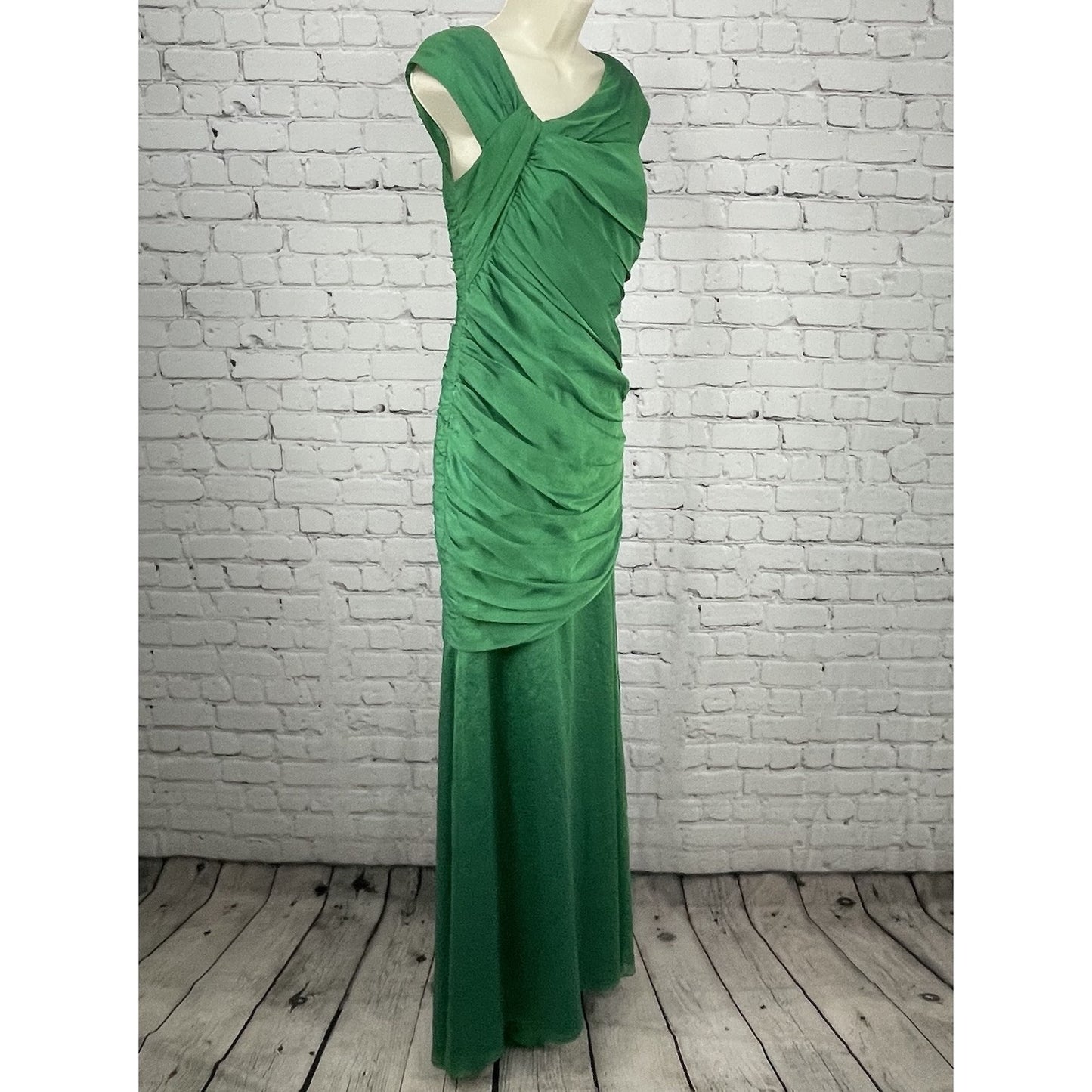 Carmen Marco Valvo Green Silk Ruched Sleeveless Maxi Gown Dress Zipped Size 2