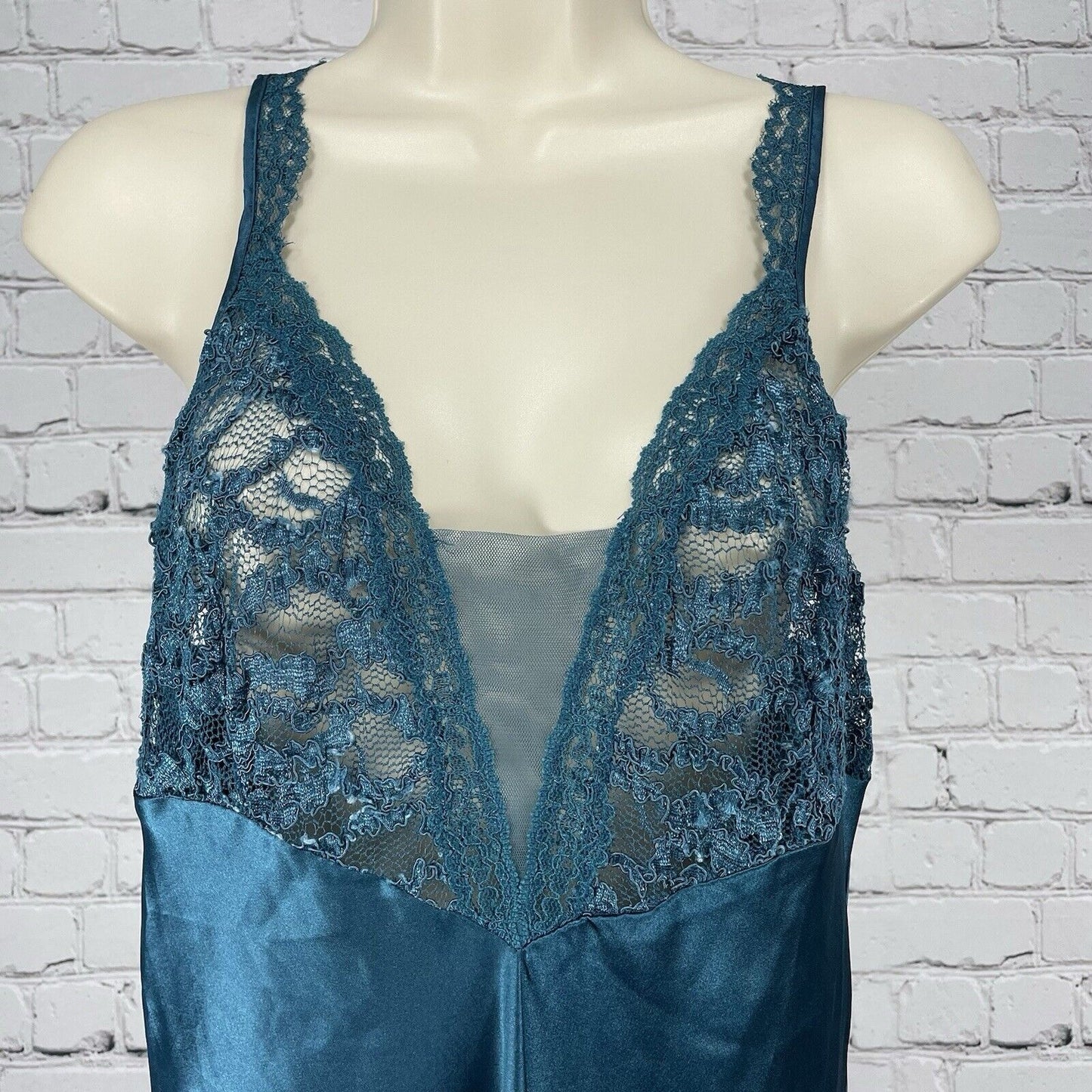 VTG Victoria’s Secret Gold Lable Blue Silky Lace Sleep Dress Lingerie Size M