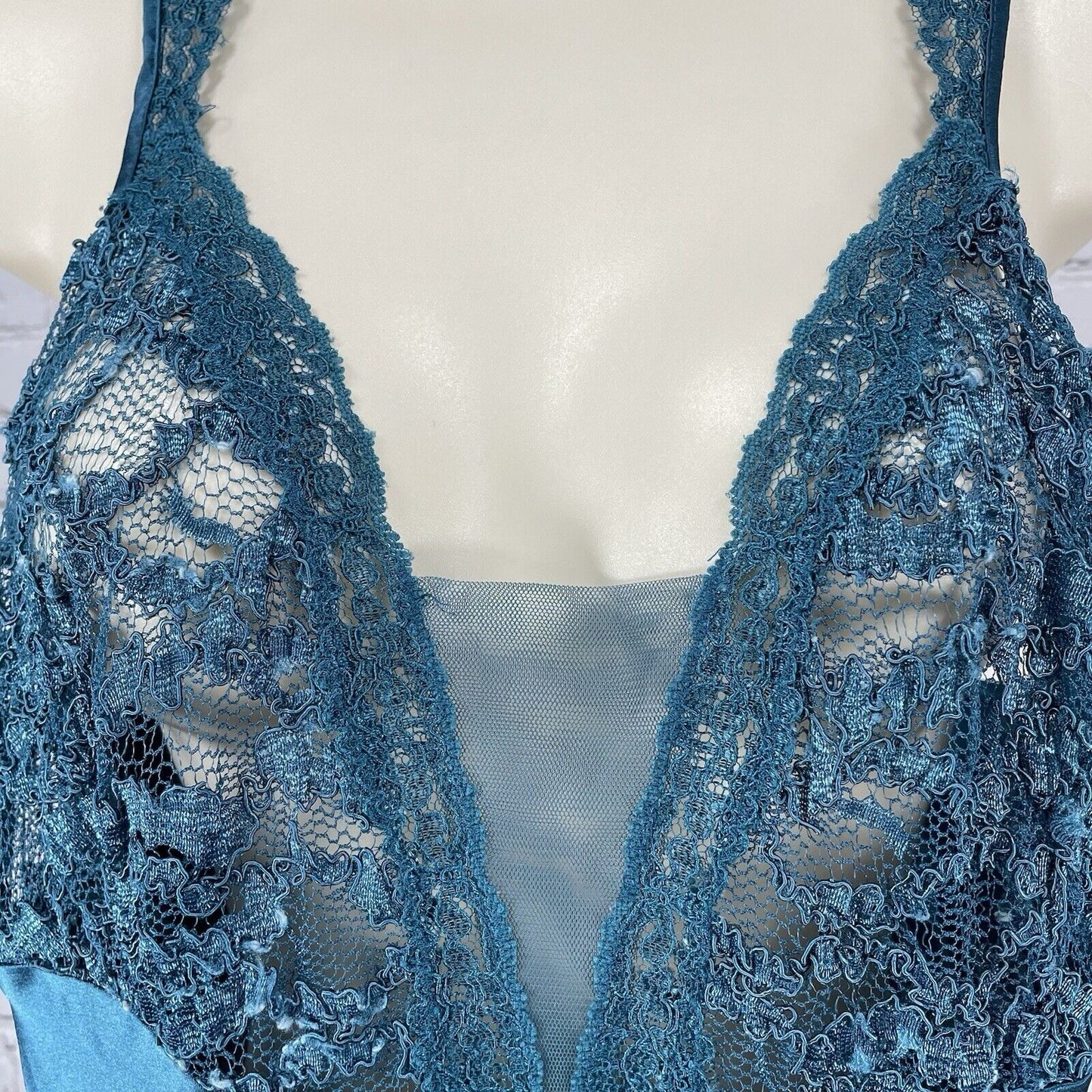 VTG Victoria’s Secret Gold Lable Blue Silky Lace Sleep Dress Lingerie Size M
