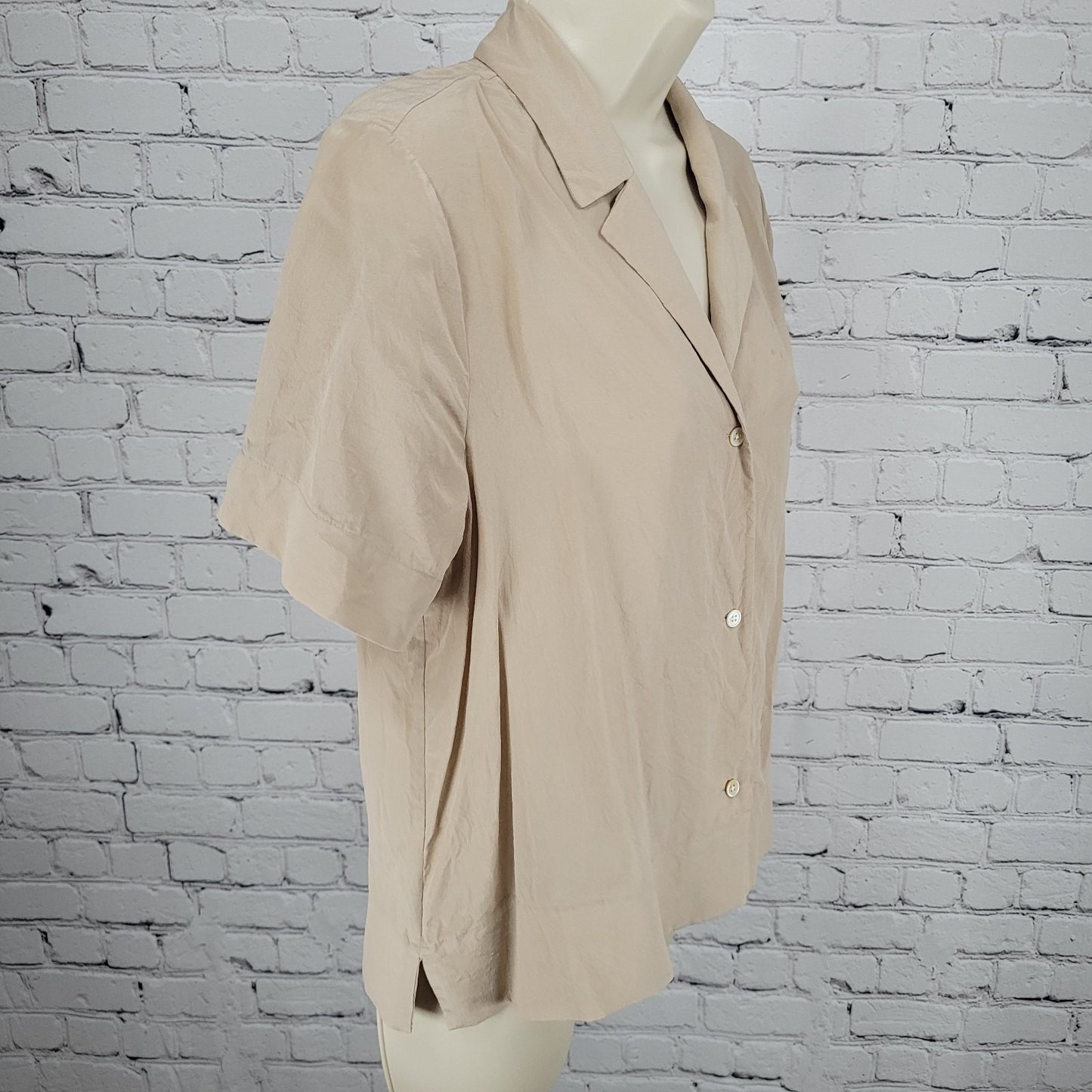 Everlane Beige 100% Silk Buttoned Up Short Sleeve Lightweight Shirt Top Size 6