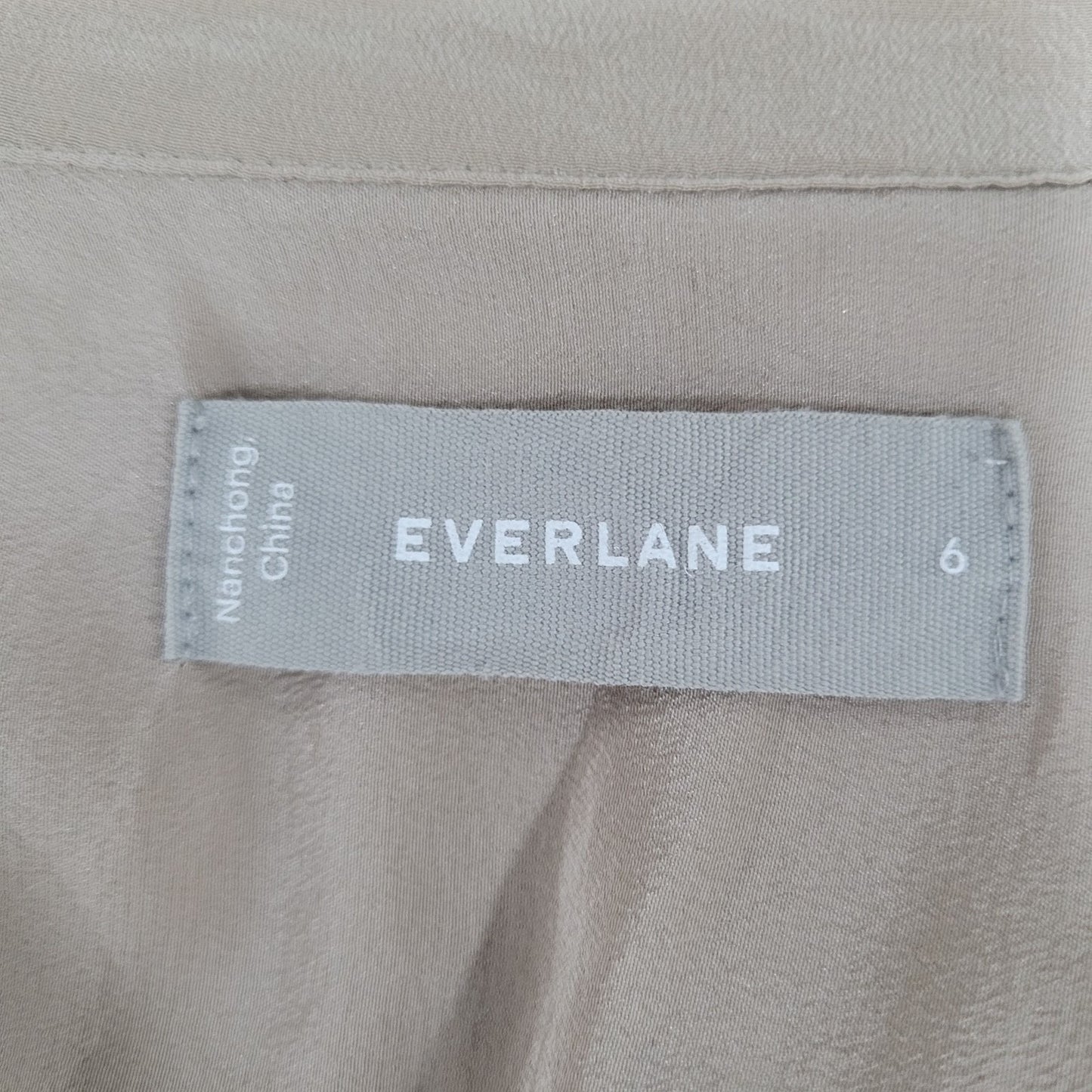 Everlane Beige 100% Silk Buttoned Up Short Sleeve Lightweight Shirt Top Size 6