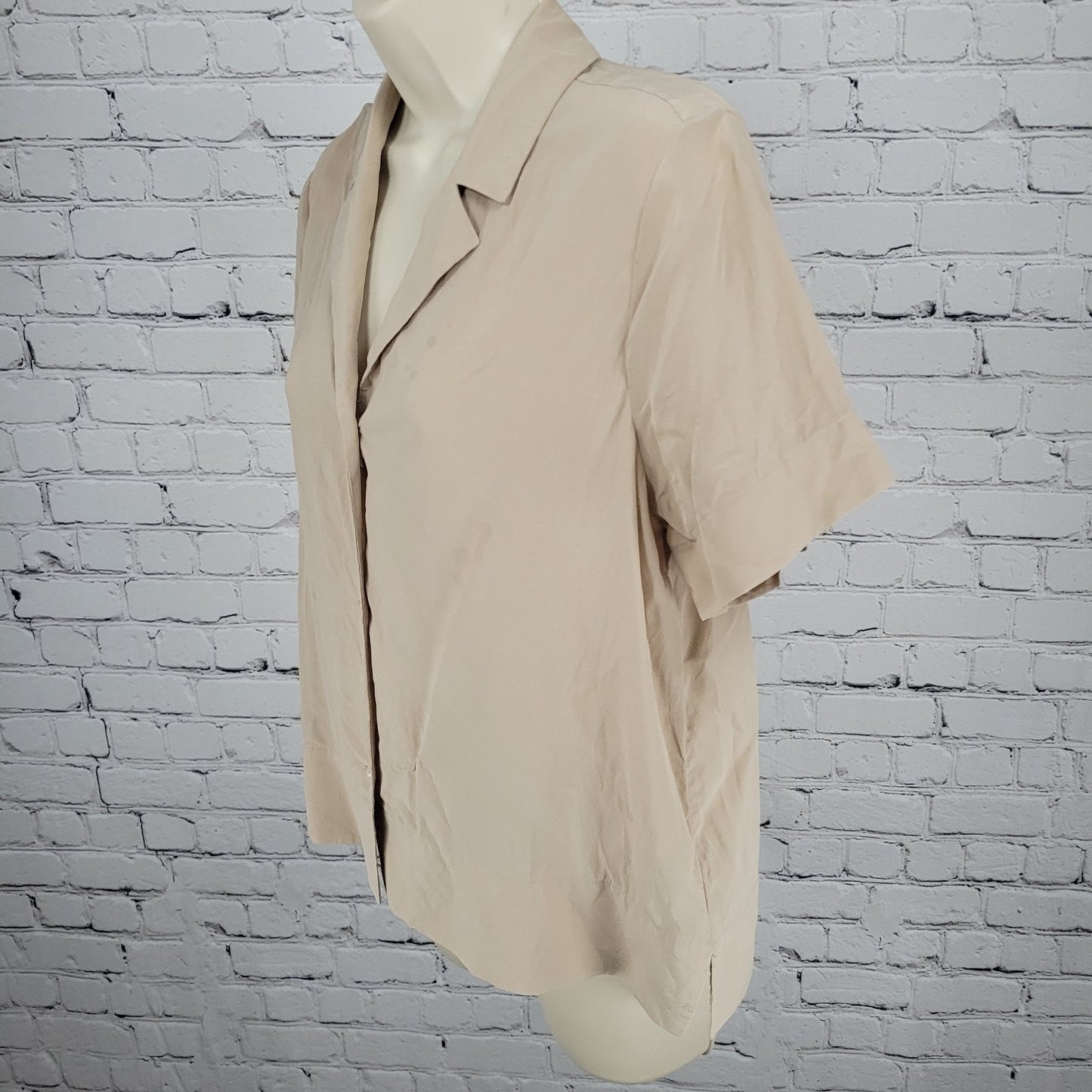 Everlane Beige 100% Silk Buttoned Up Short Sleeve Lightweight Shirt Top Size 6