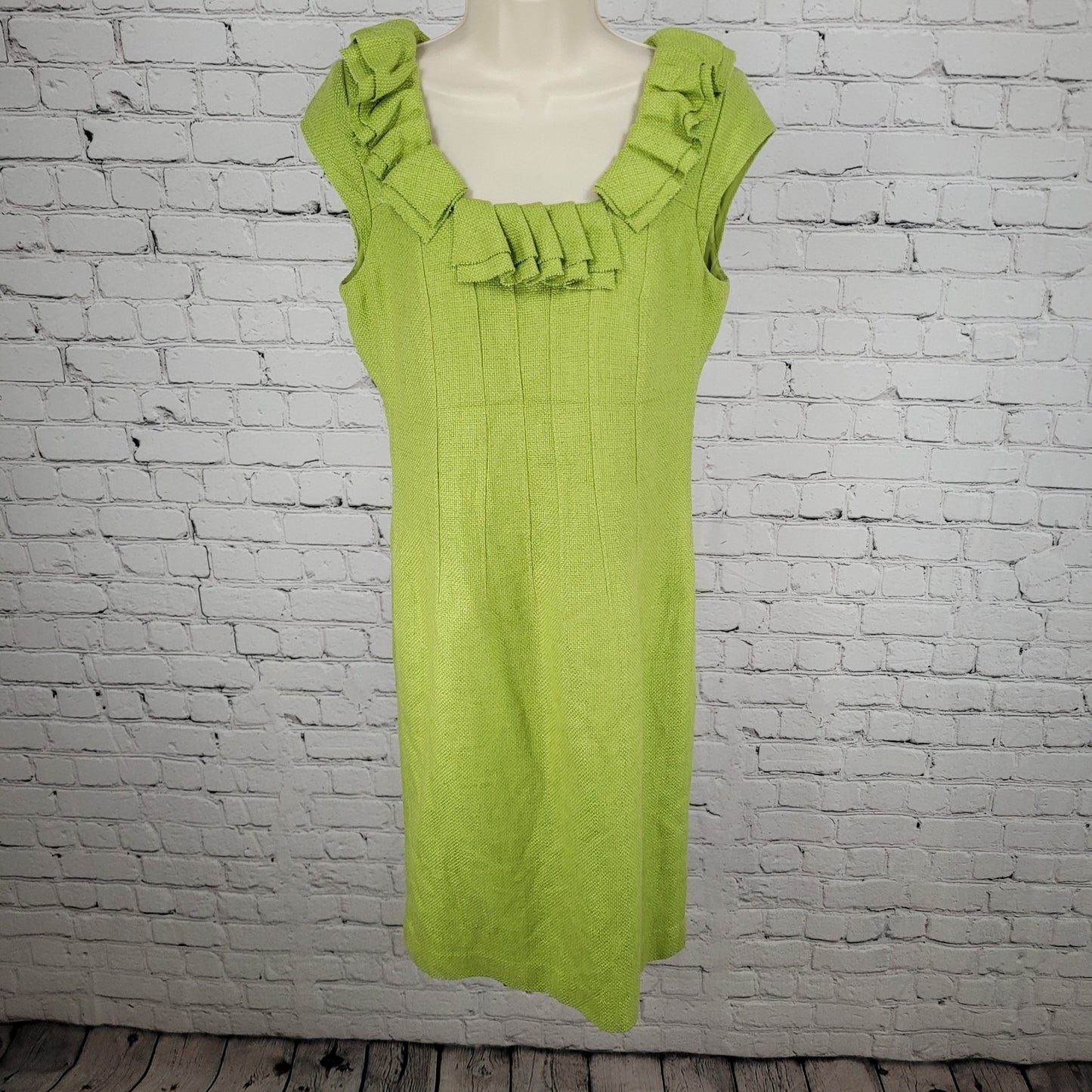Kay Unger Green 100% Silk Woven Ruffle Short Cap Sleeve Lined Dress Size 8
