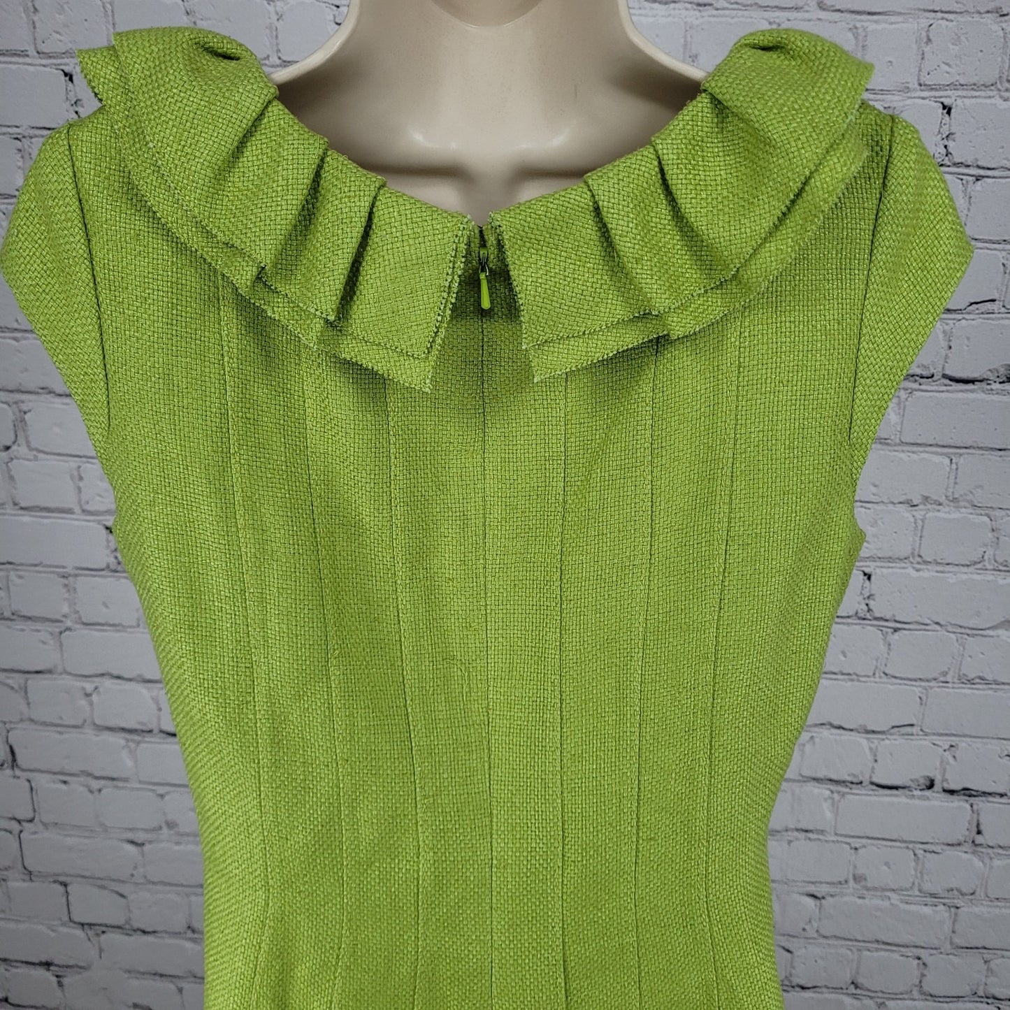Kay Unger Green 100% Silk Woven Ruffle Short Cap Sleeve Lined Dress Size 8