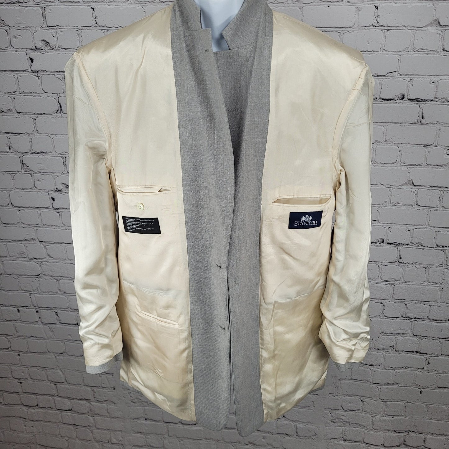 Stafford Light Grey 2 Button Single Vented Notch Blazer Sport Coat Size 44R