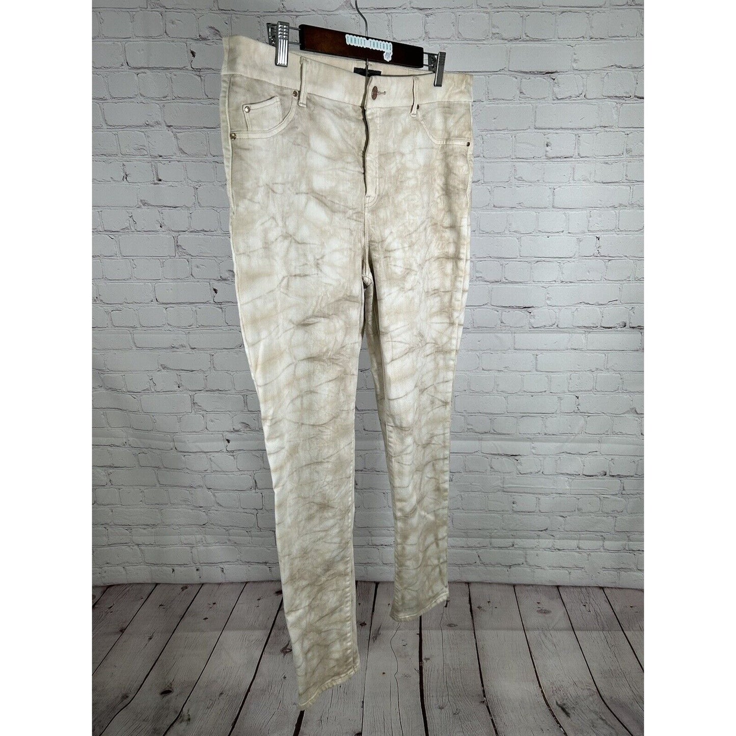 Chico's So Slimming White/Brown Tie Dye Tapered Leg Ankle Pants (35 x 30)