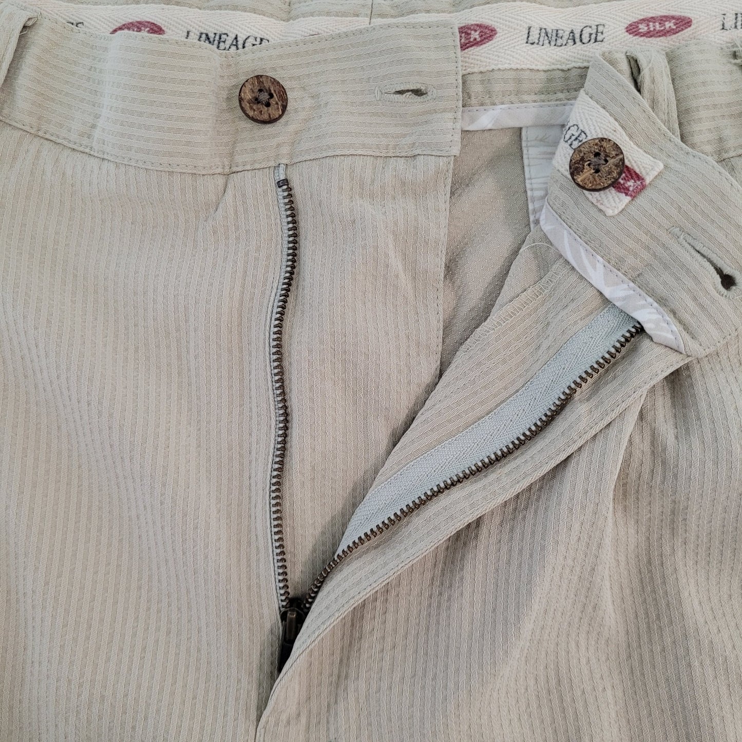Lineage Beige 100% Silk Striped Pleated Lightweight Chino Shorts Size 42 (40x9)